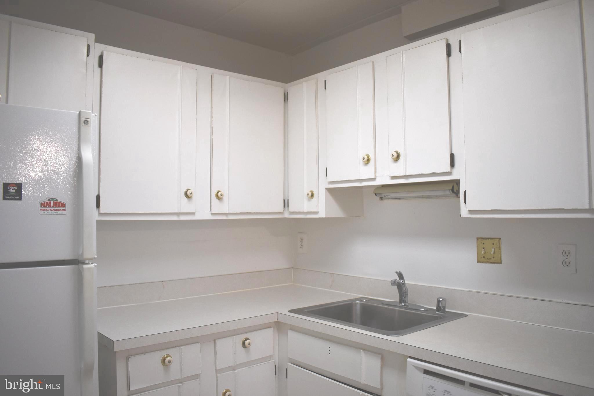 COUNTRY CLUB GREEN - Residential Lease