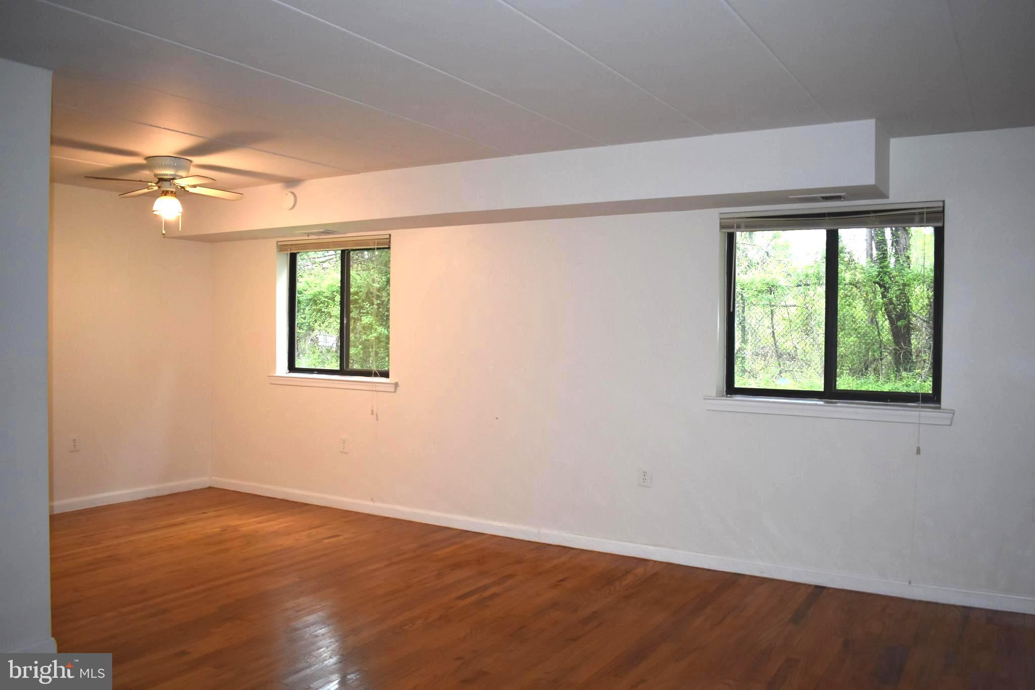 COUNTRY CLUB GREEN - Residential Lease