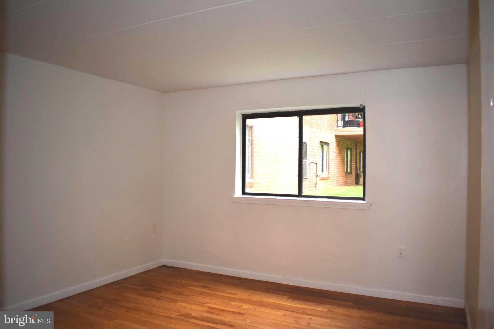 COUNTRY CLUB GREEN - Residential Lease