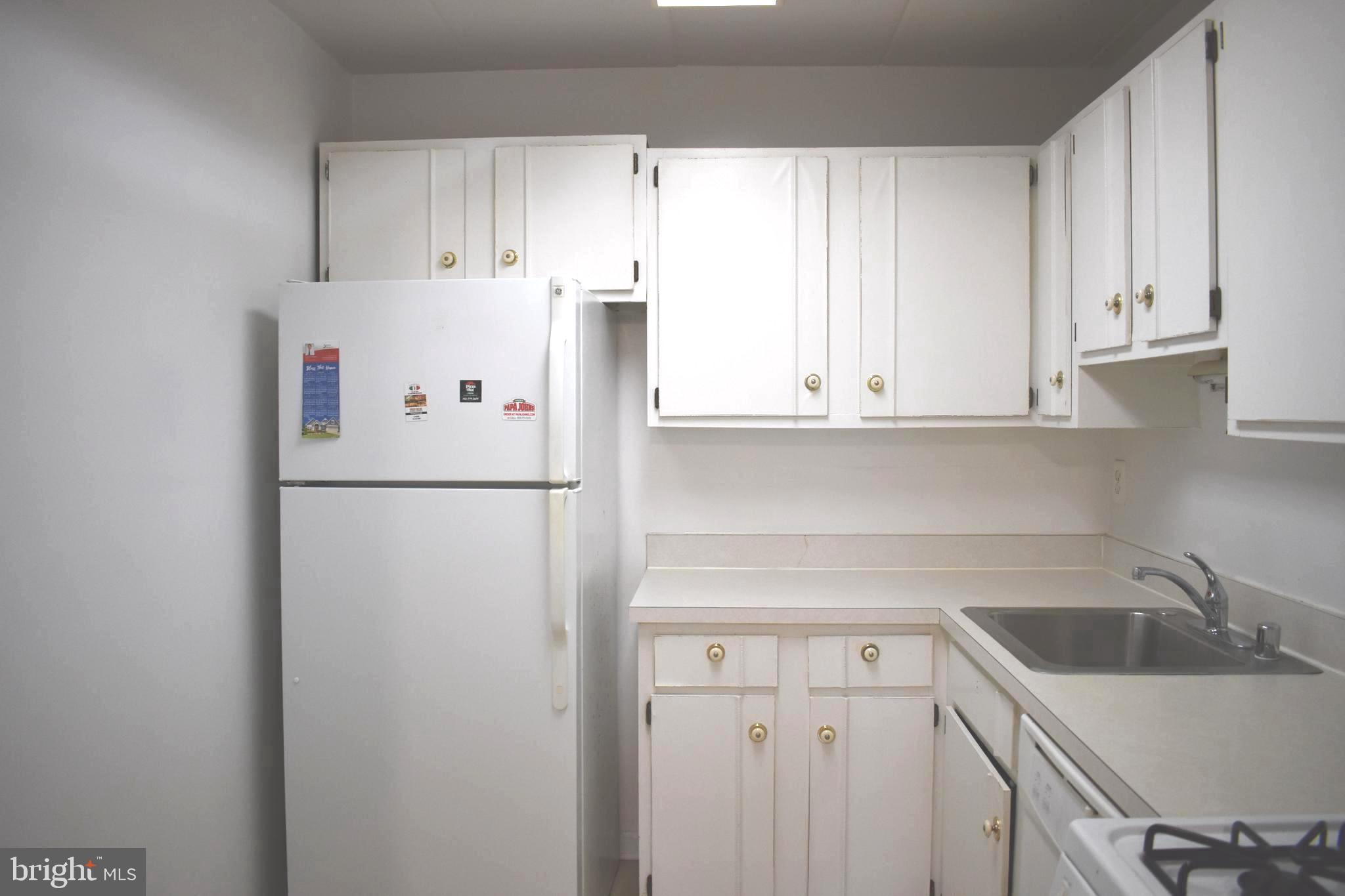 COUNTRY CLUB GREEN - Residential Lease