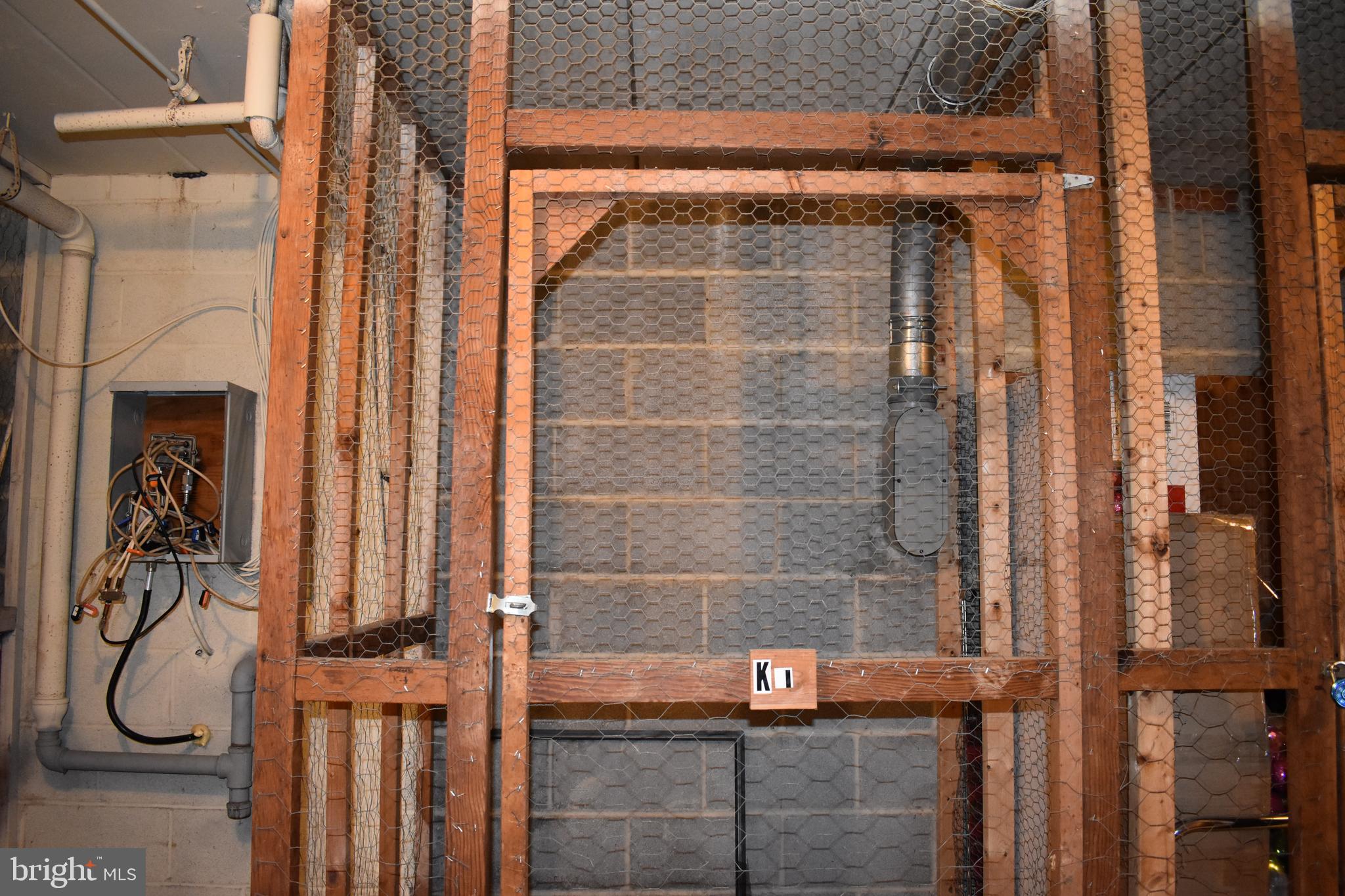 COUNTRY CLUB GREEN - Residential Lease