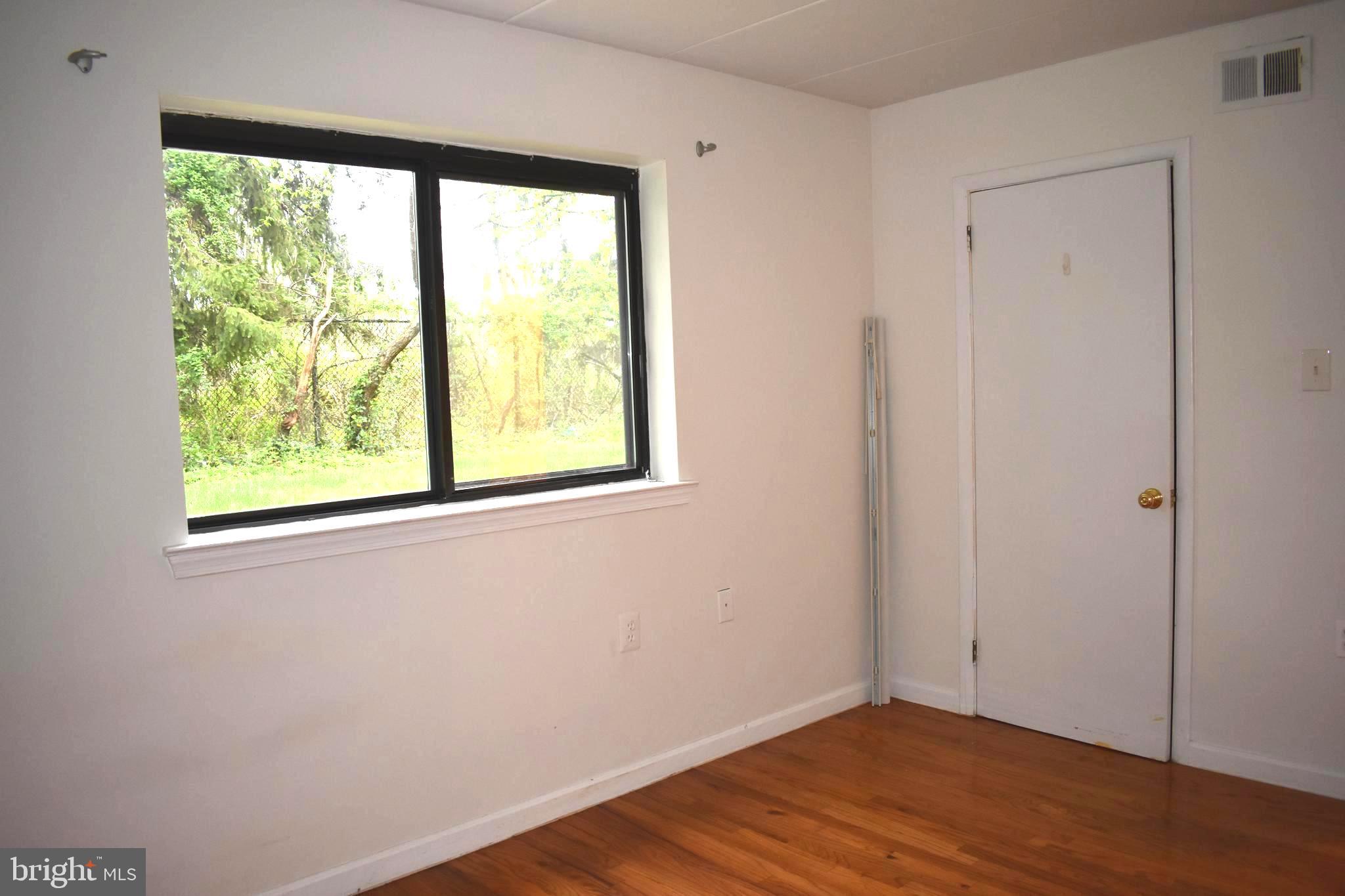 COUNTRY CLUB GREEN - Residential Lease