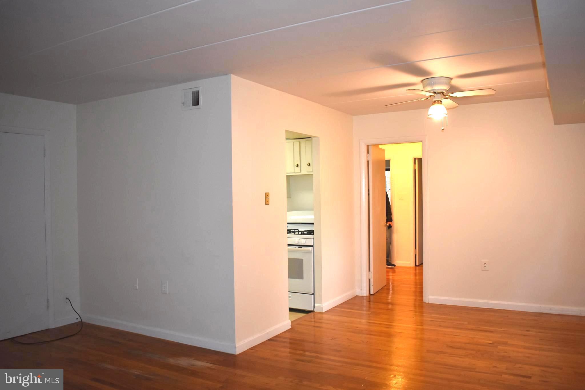 COUNTRY CLUB GREEN - Residential Lease