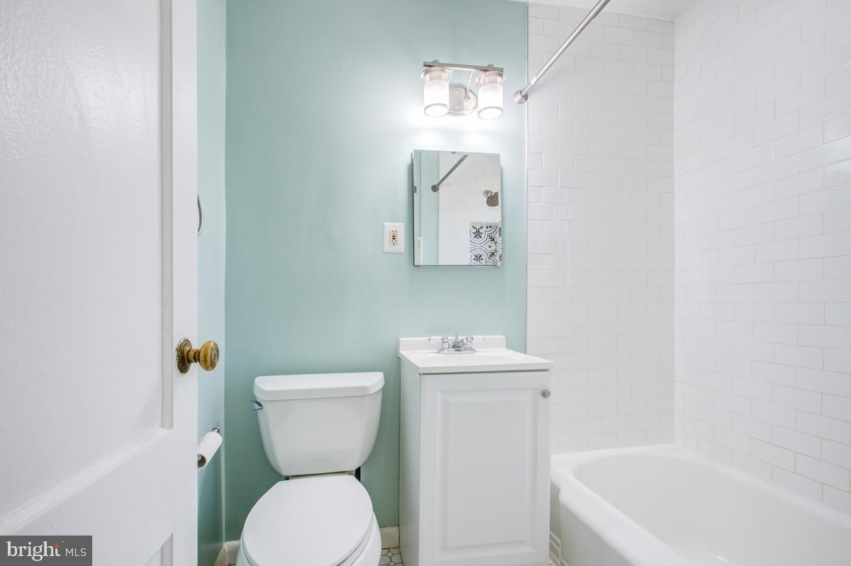 PARKSIDE CONDOMINIUMS - Residential Lease