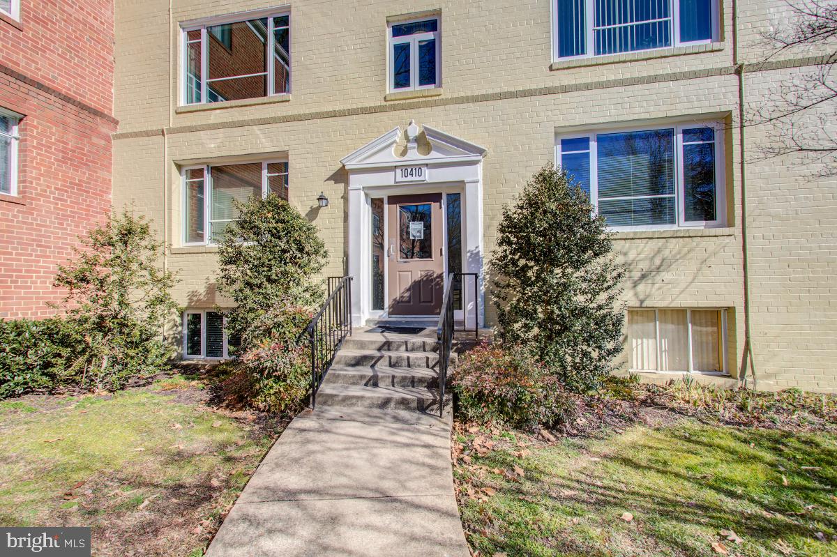 PARKSIDE CONDOMINIUMS - Residential Lease