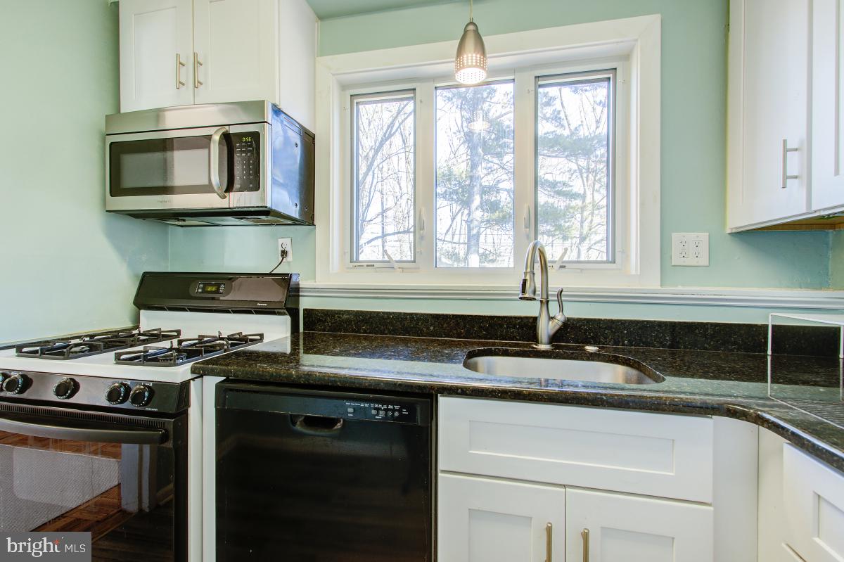 PARKSIDE CONDOMINIUMS - Residential Lease