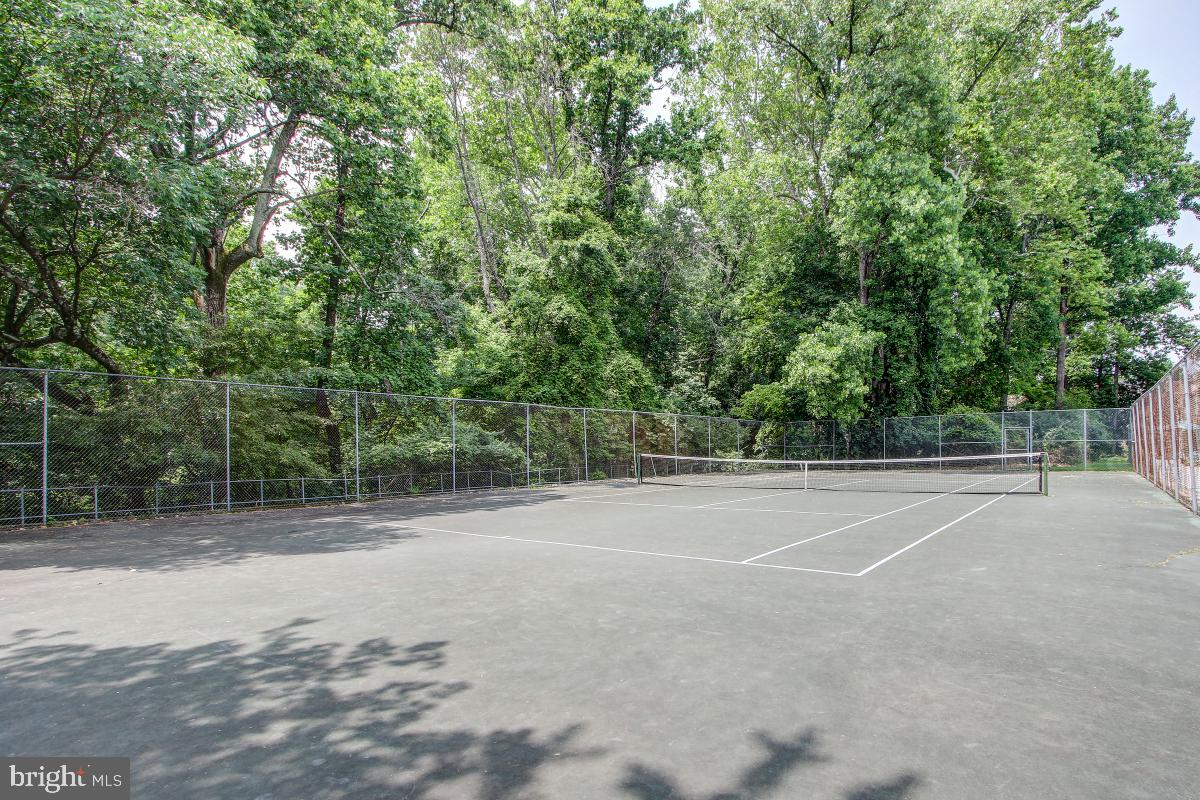 PARKSIDE CONDOMINIUMS - Residential Lease