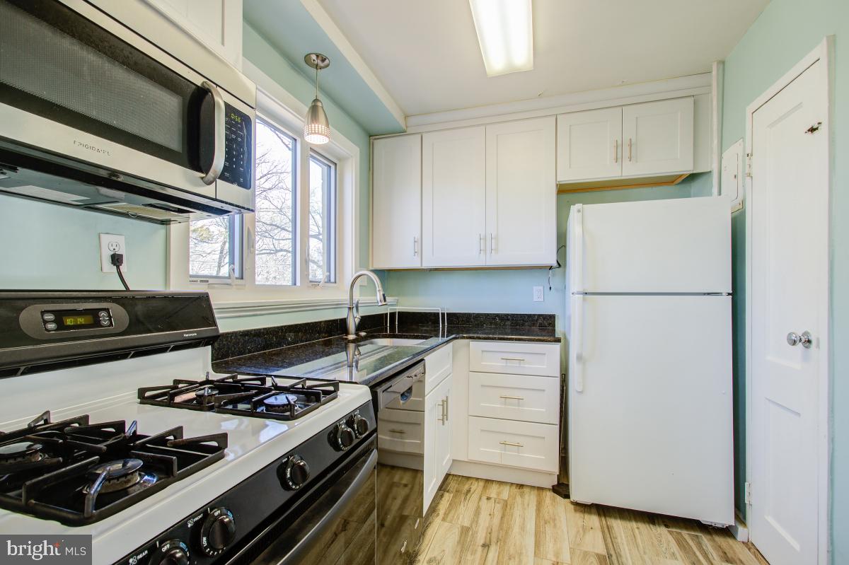 PARKSIDE CONDOMINIUMS - Residential Lease