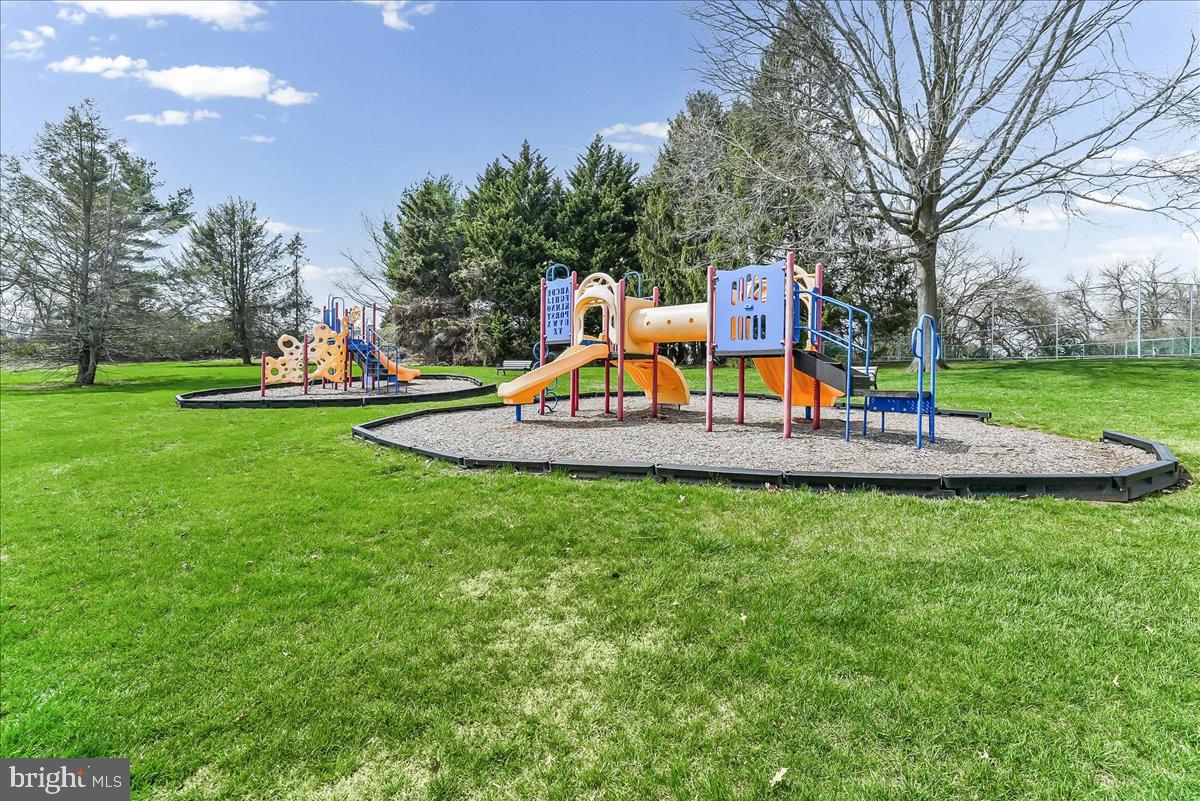 BRADFORD SQUARE - Residential