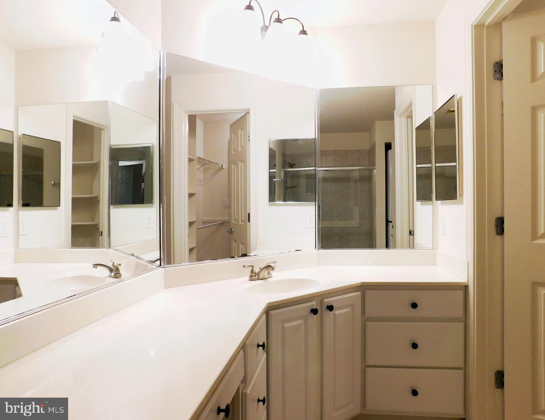 PENDERBROOK SQUARE CONDOMINIUMS - Residential