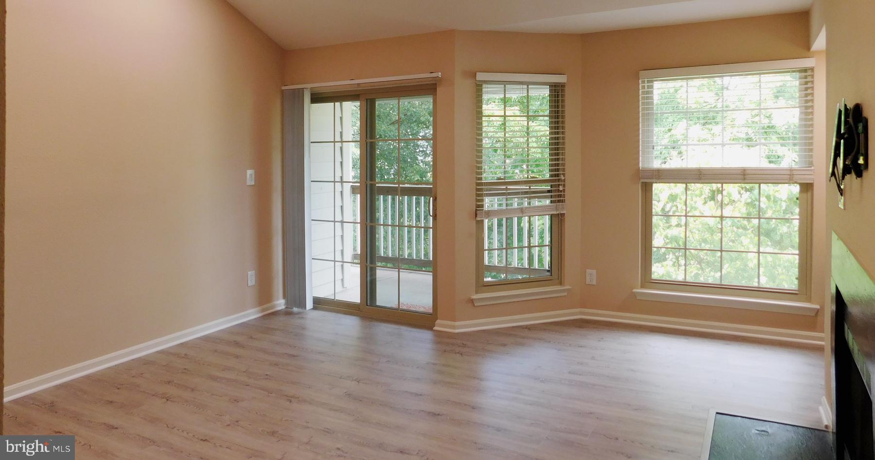 PENDERBROOK SQUARE CONDOMINIUMS - Residential