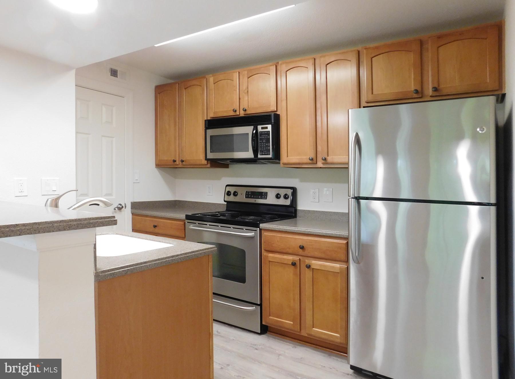 PENDERBROOK SQUARE CONDOMINIUMS - Residential