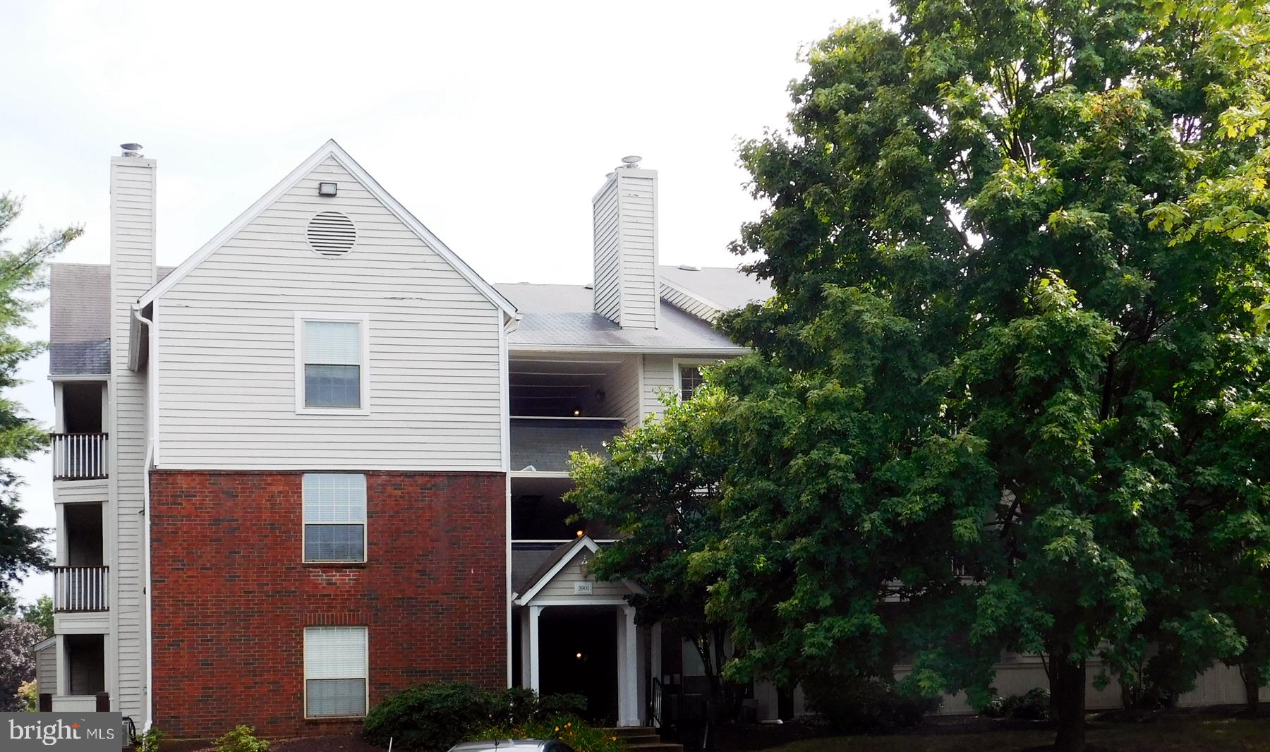 PENDERBROOK SQUARE CONDOMINIUMS - Residential