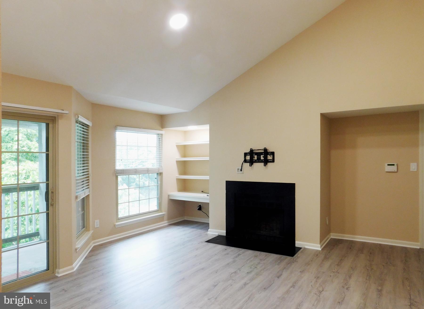 PENDERBROOK SQUARE CONDOMINIUMS - Residential