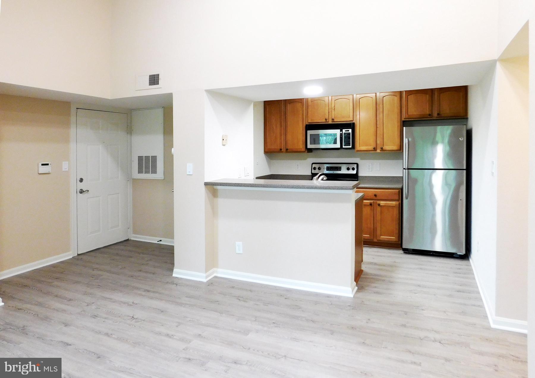 PENDERBROOK SQUARE CONDOMINIUMS - Residential