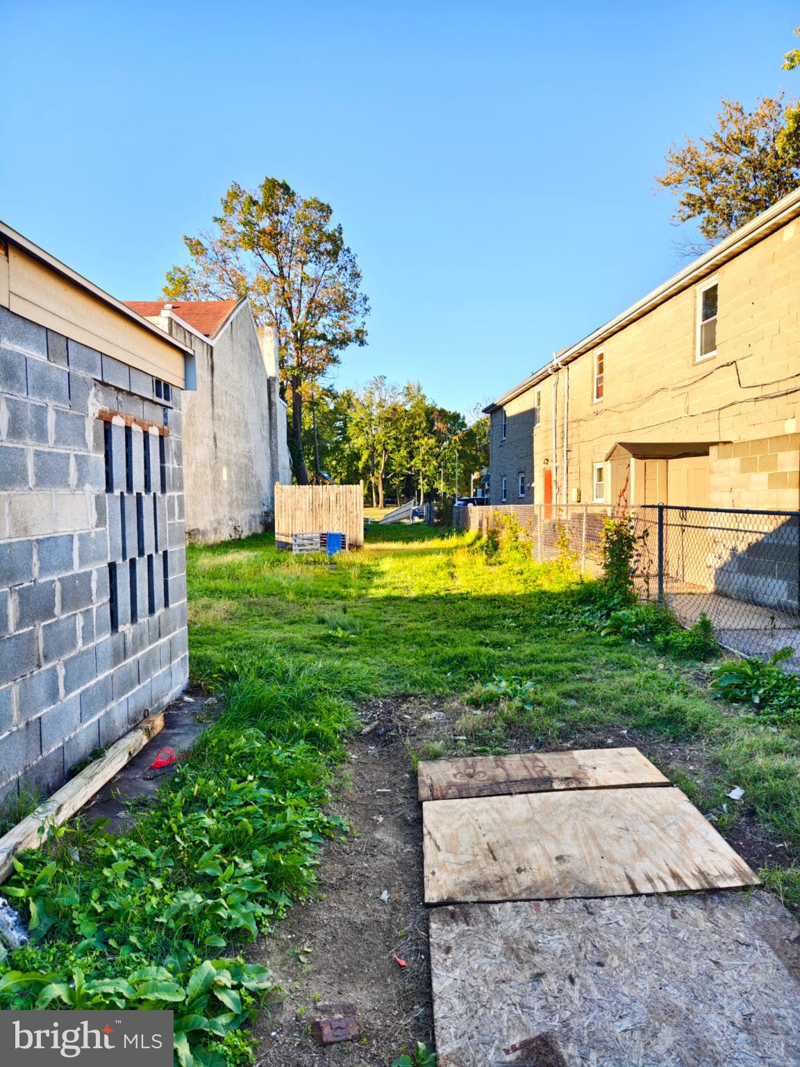 CRESCENTVILLE - Land