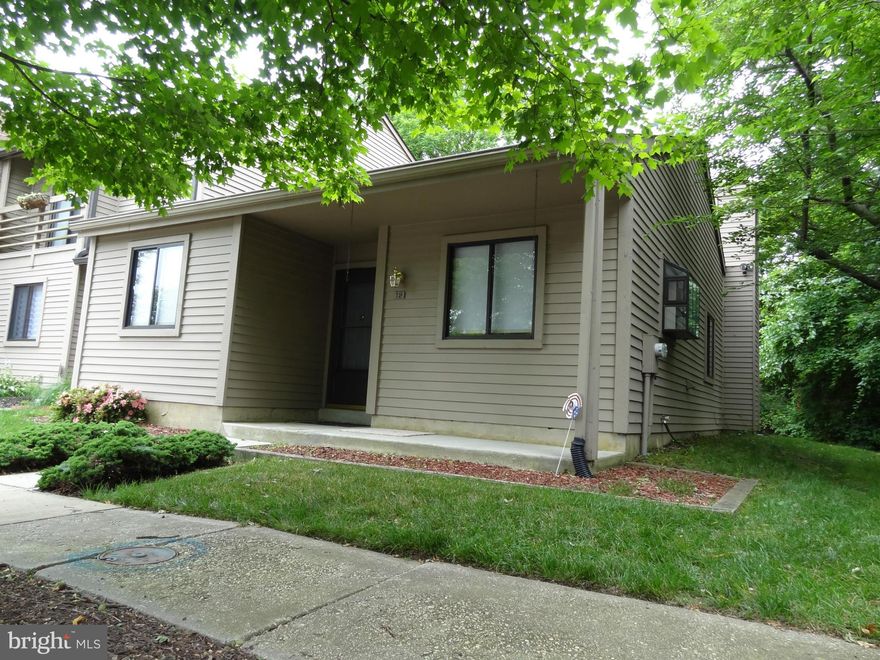 Turn-key, move-in ready end unit in central Annapolis location convenient to all Eastport & Downtown Historic District attractions as well as commuter convenience to Rts 50 & 97. Close to AMS, Quiet Waters Park & Community Center. Amenities include pool, tennis courts, tot lot & walking trail access. Features covered front porch, fenced rear patio, vaulted ceilings, recessed lighting & new carpet.