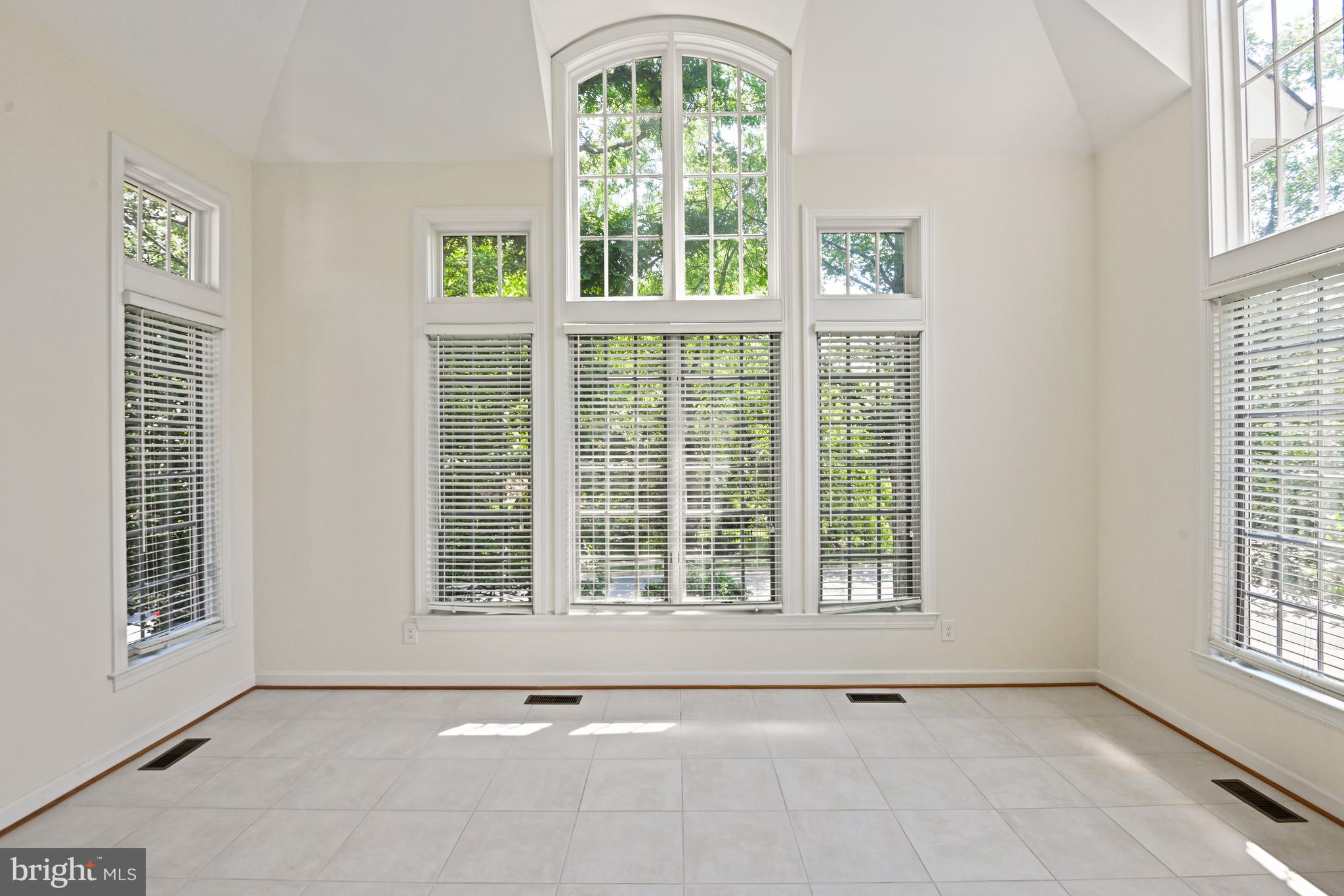 ONE CAMERON PLACE - Residential