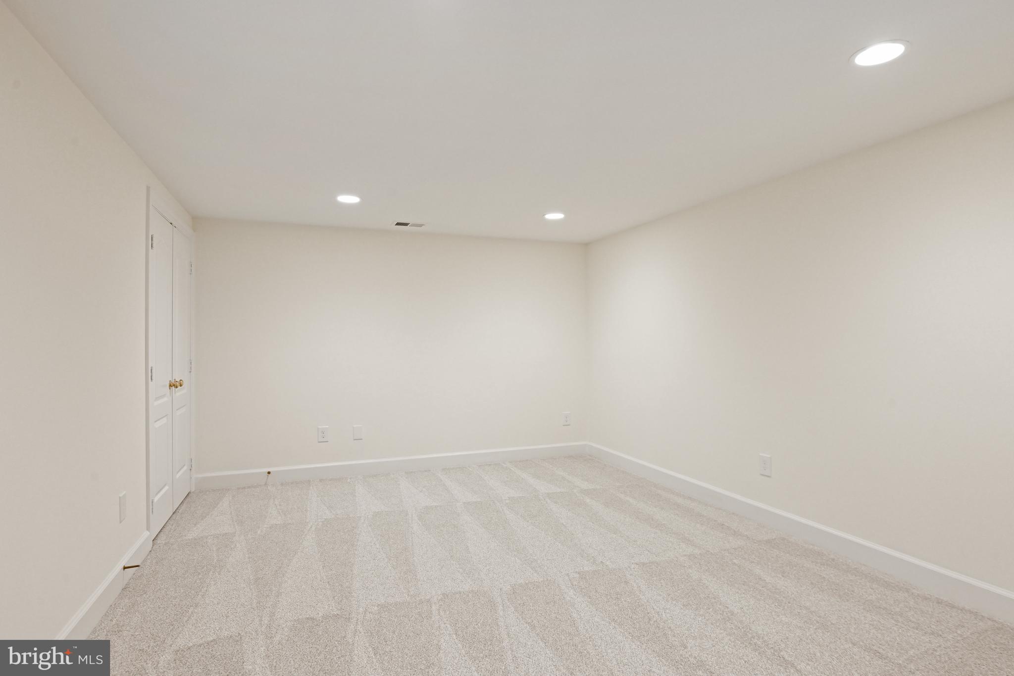 ONE CAMERON PLACE - Residential