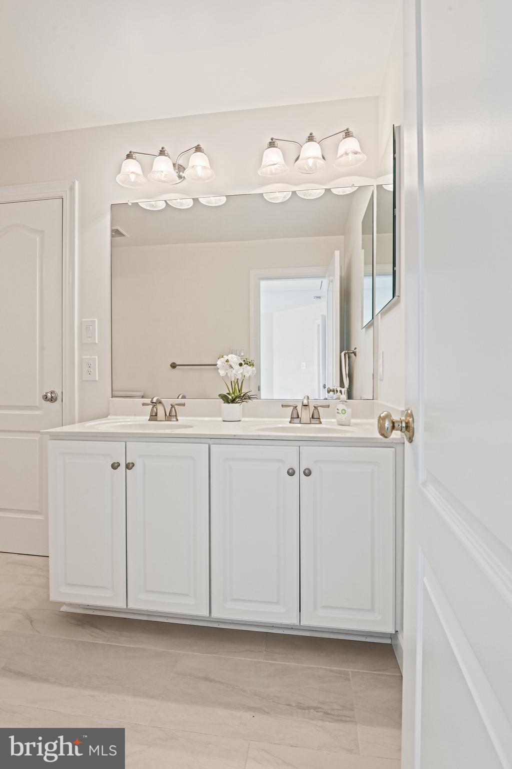 ONE CAMERON PLACE - Residential