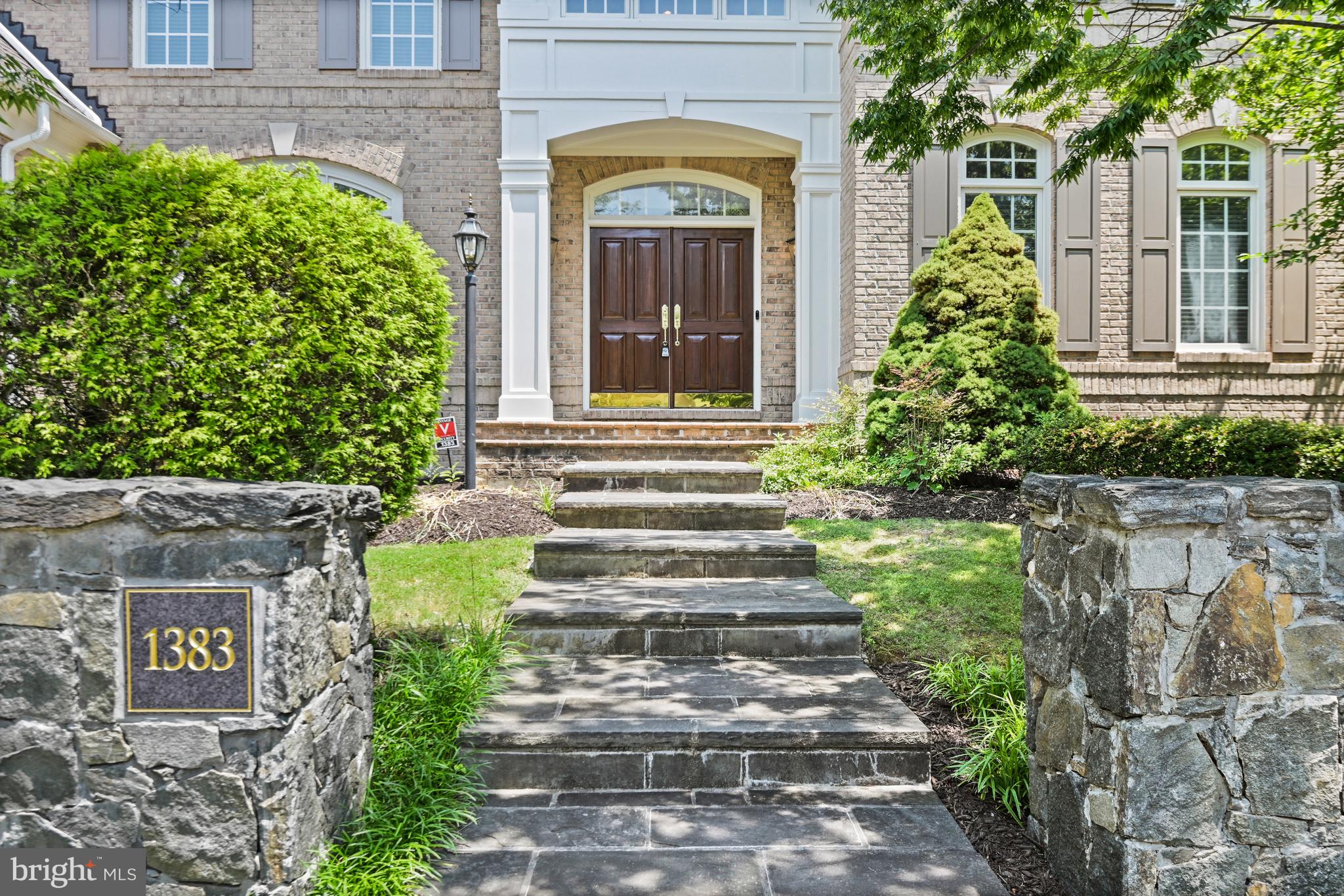 ONE CAMERON PLACE - Residential