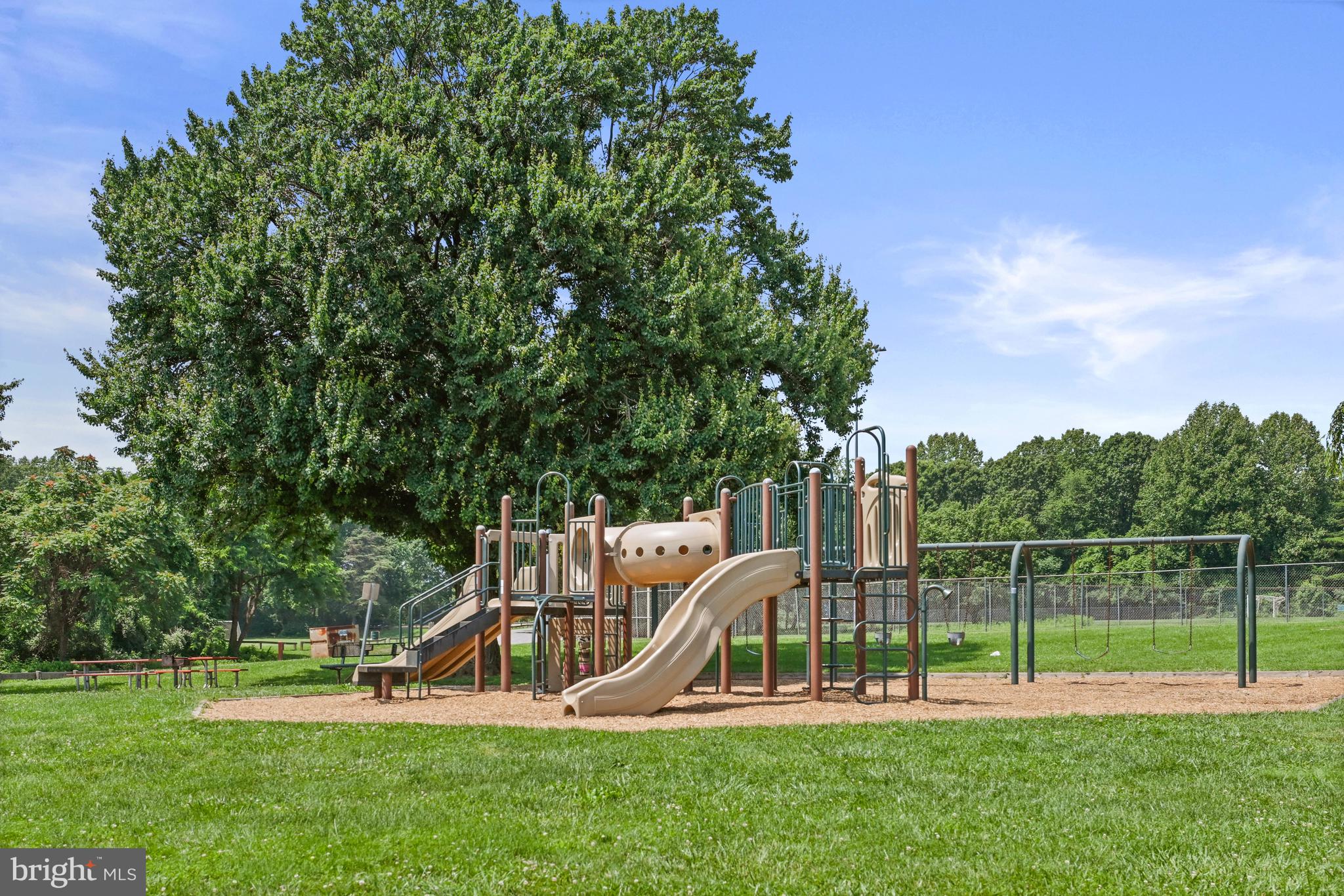 ONE CAMERON PLACE - Residential