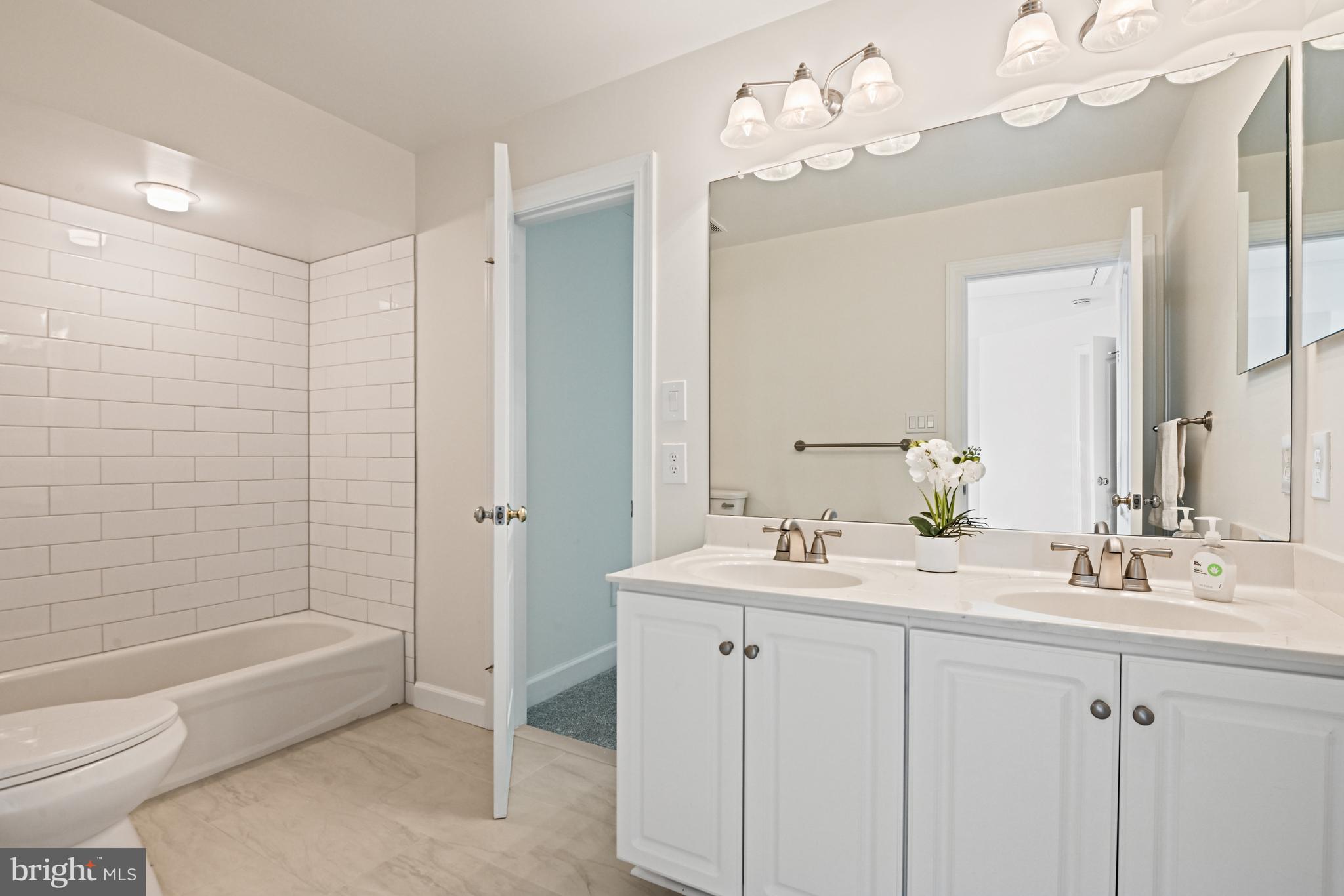 ONE CAMERON PLACE - Residential