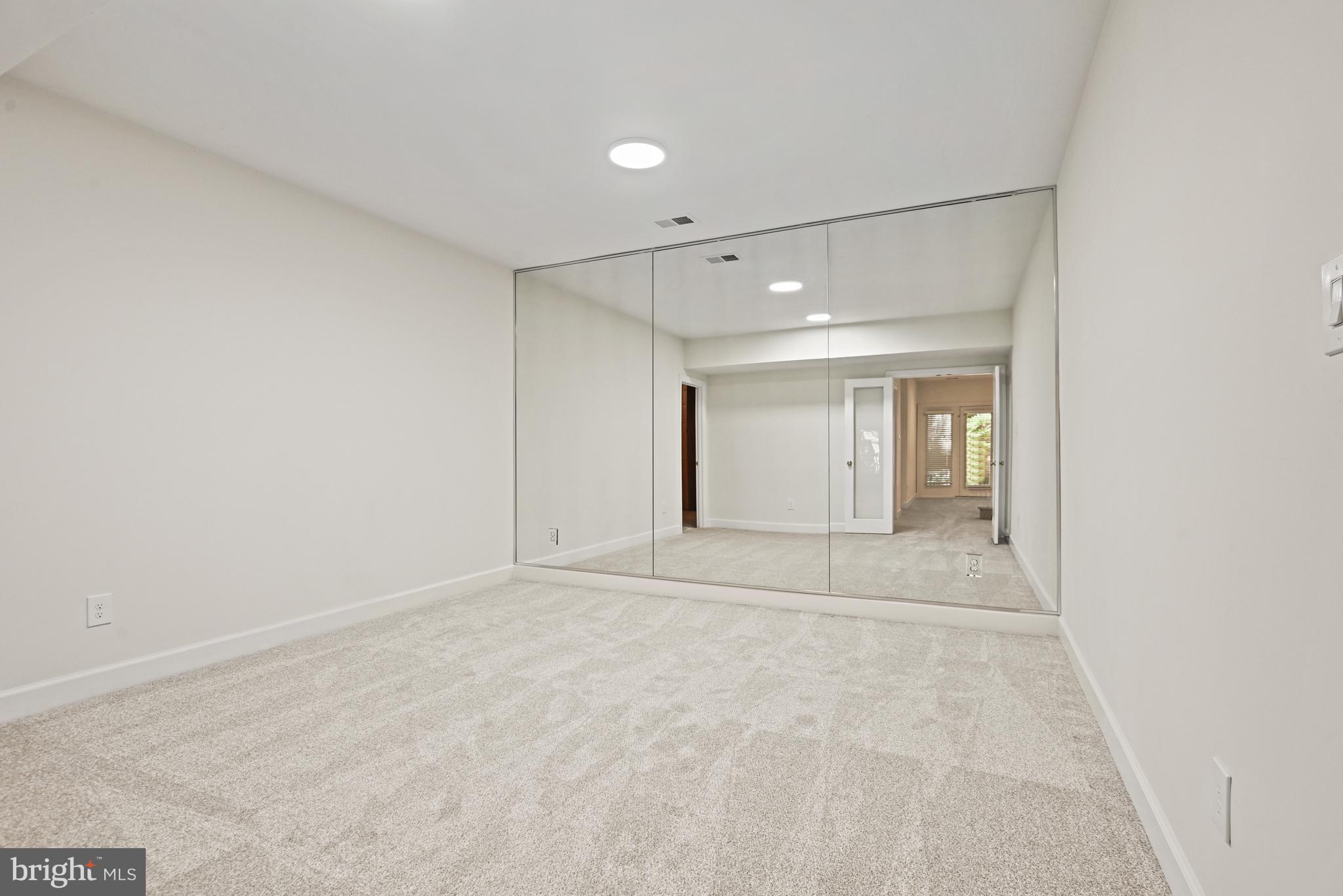 ONE CAMERON PLACE - Residential