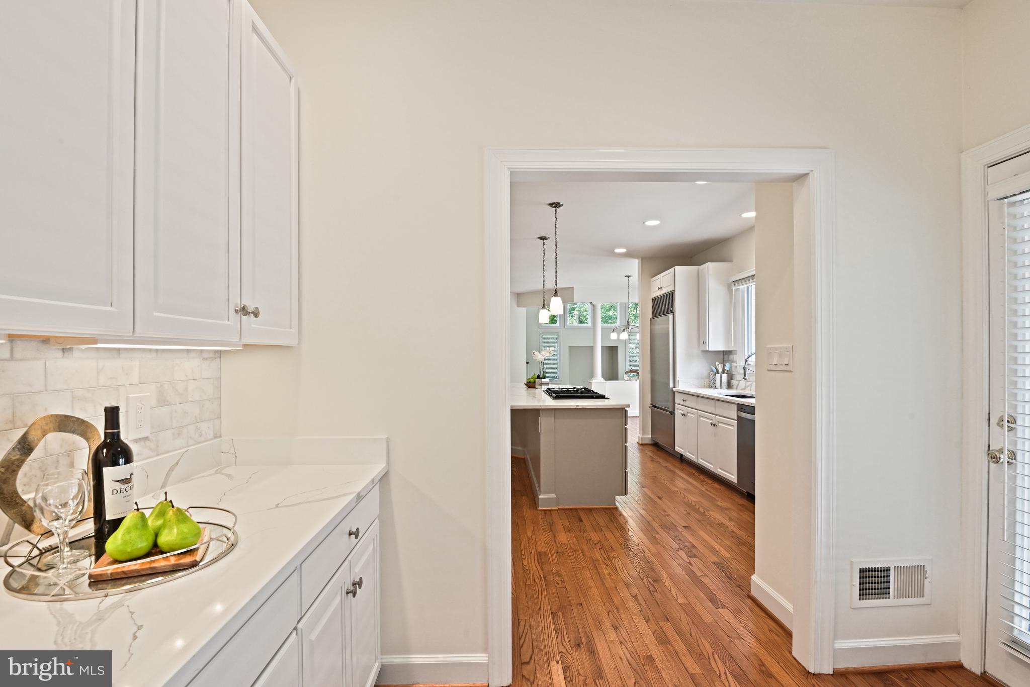 ONE CAMERON PLACE - Residential