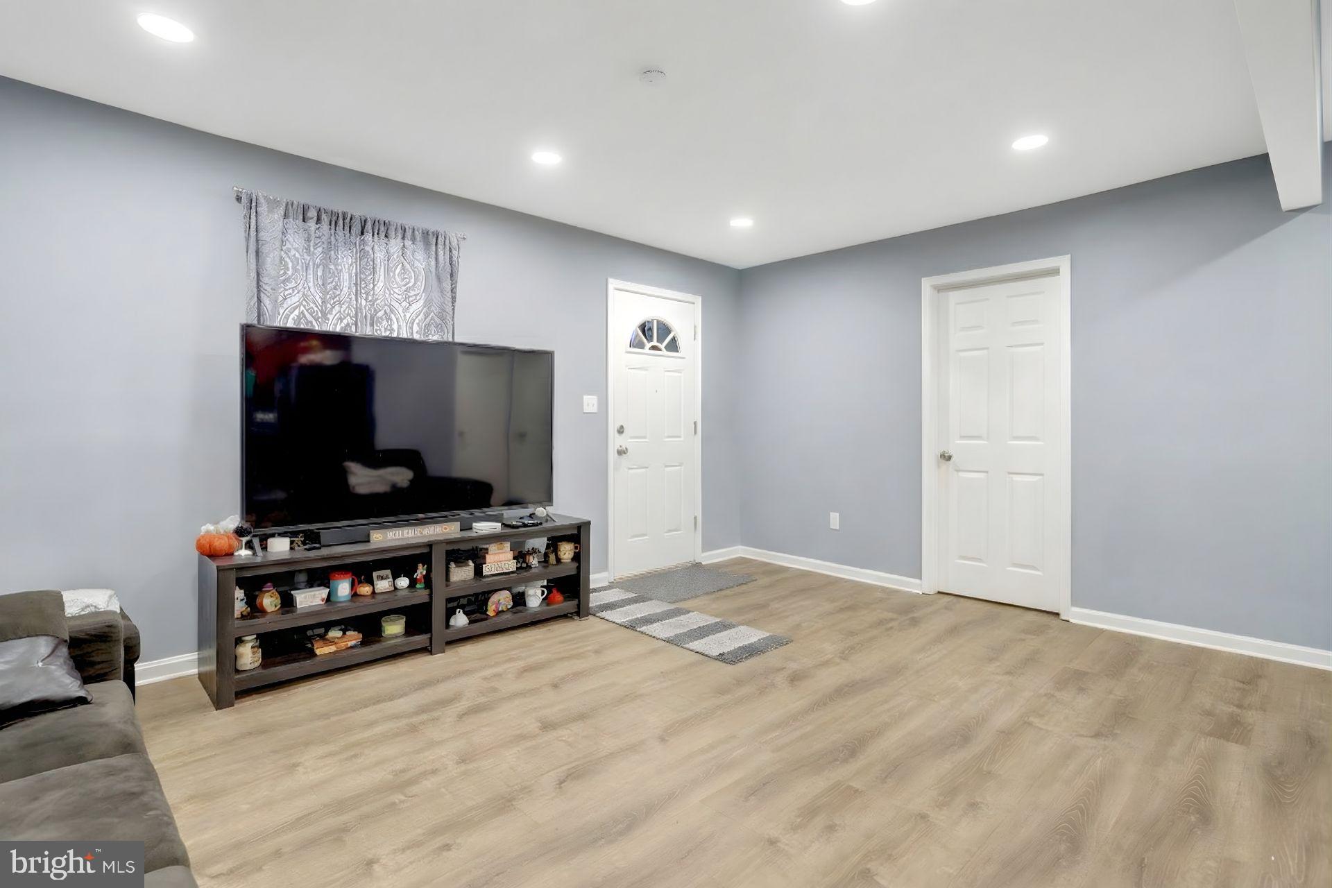 FORT WASHINGTON - Residential