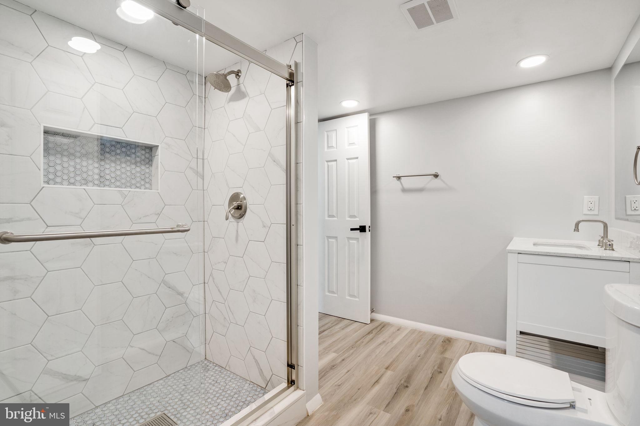 BROYHILL PARK - Residential