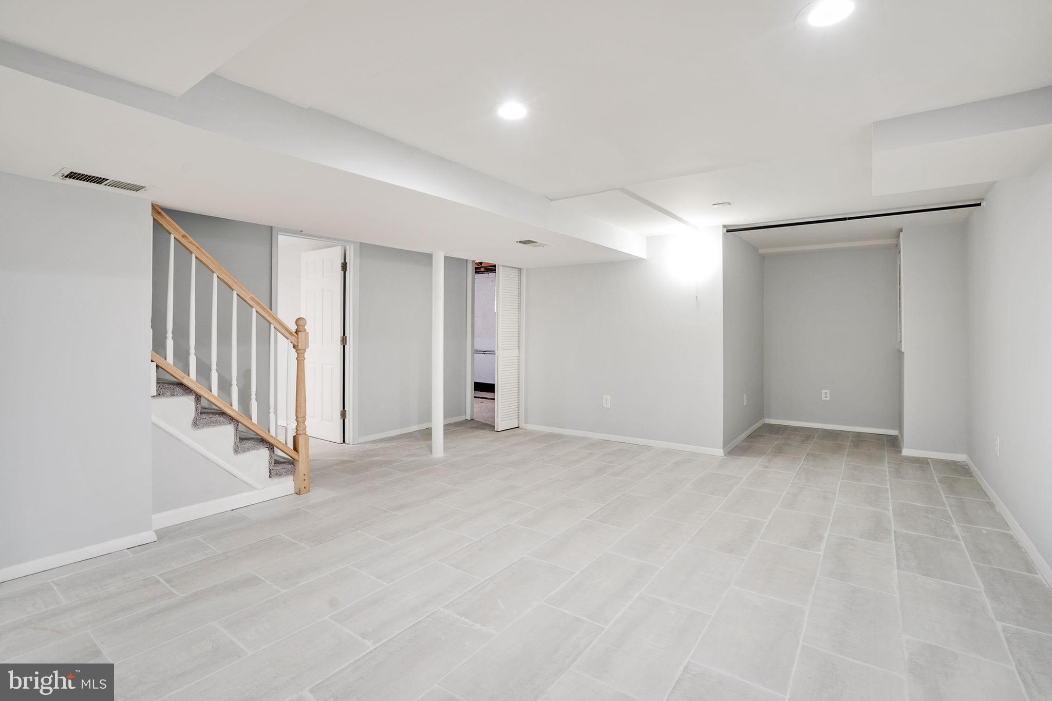 BROYHILL PARK - Residential