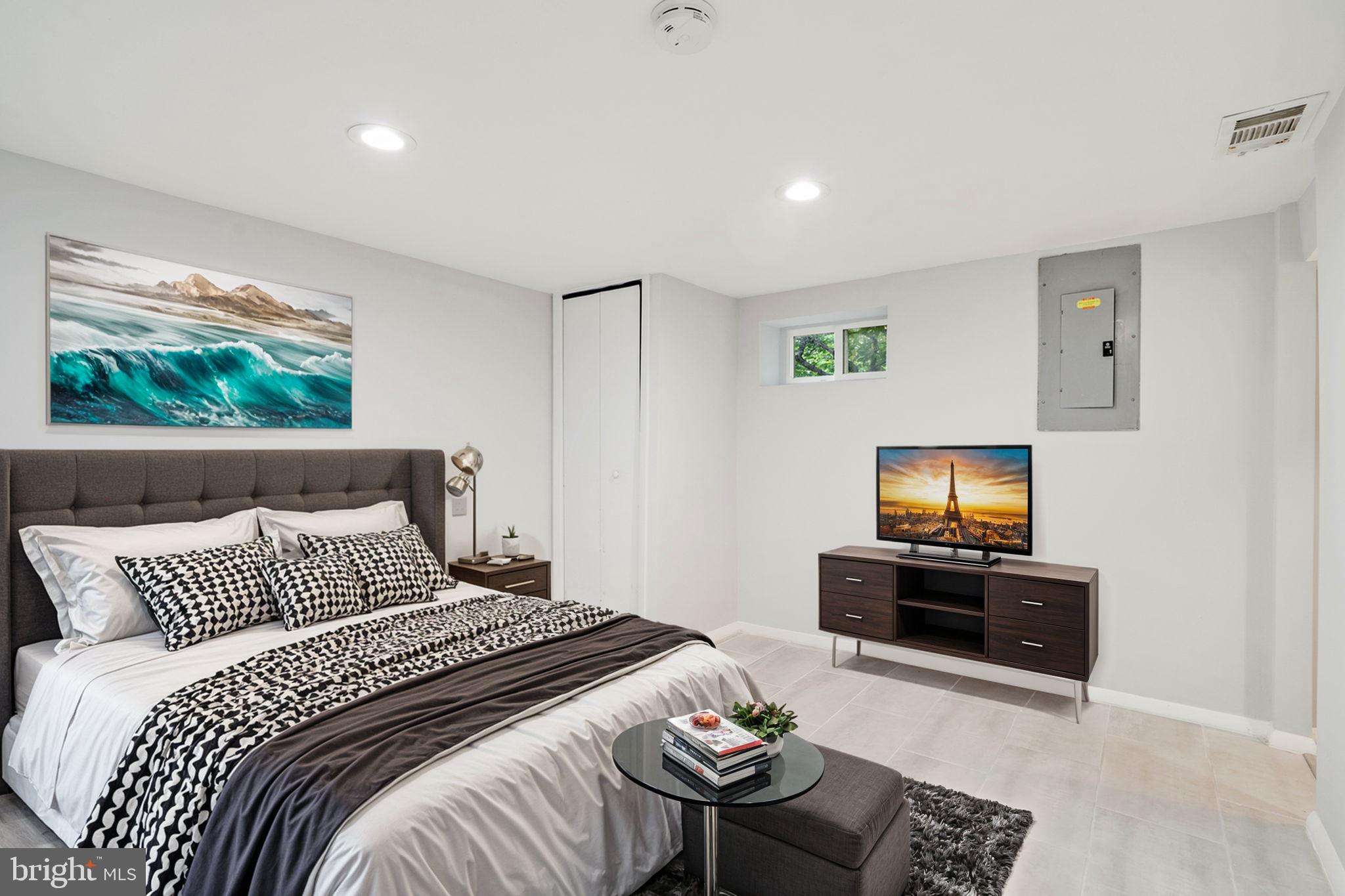 BROYHILL PARK - Residential