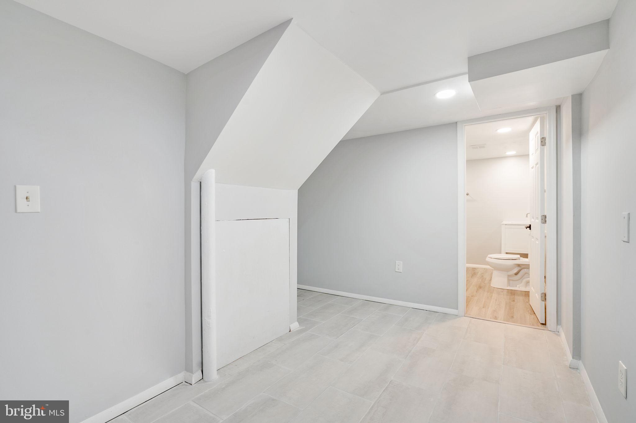 BROYHILL PARK - Residential