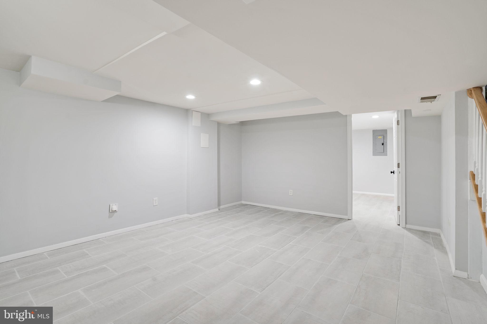 BROYHILL PARK - Residential