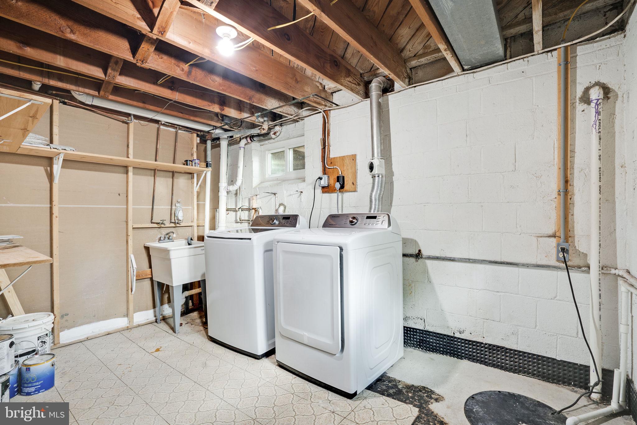 BROYHILL PARK - Residential