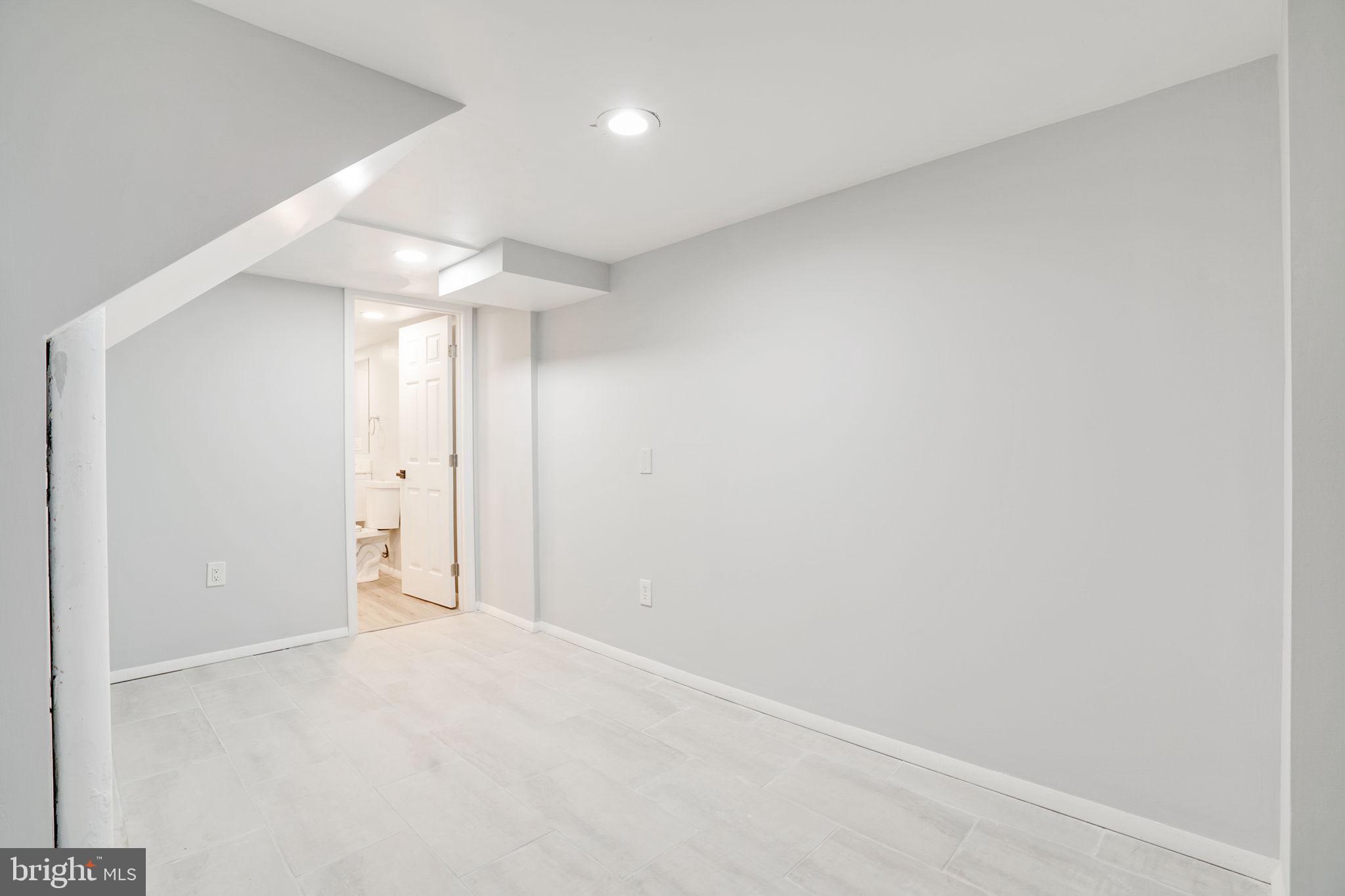 BROYHILL PARK - Residential