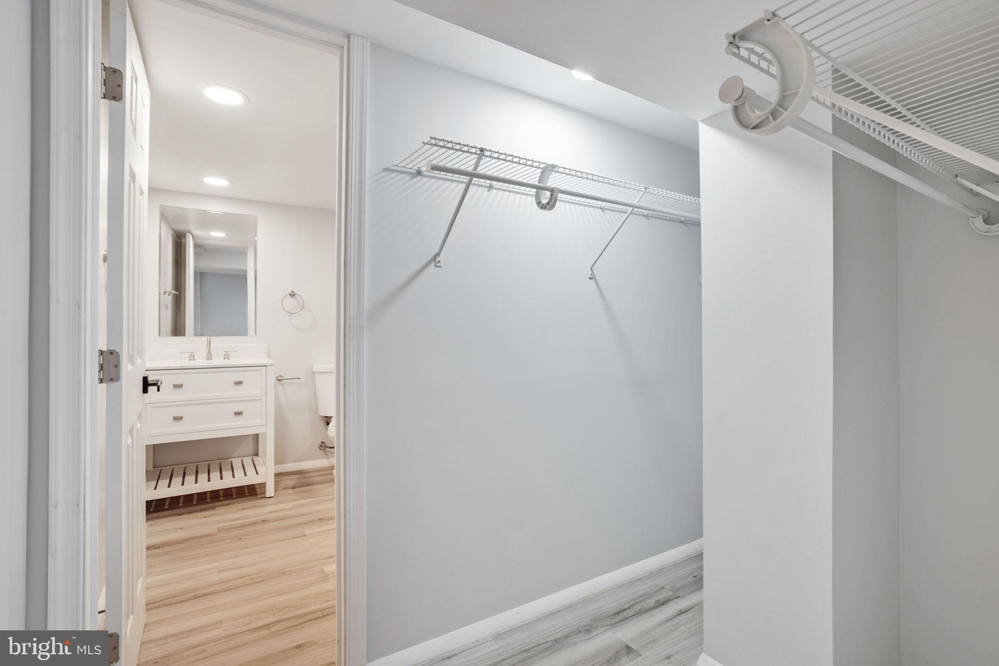 BROYHILL PARK - Residential