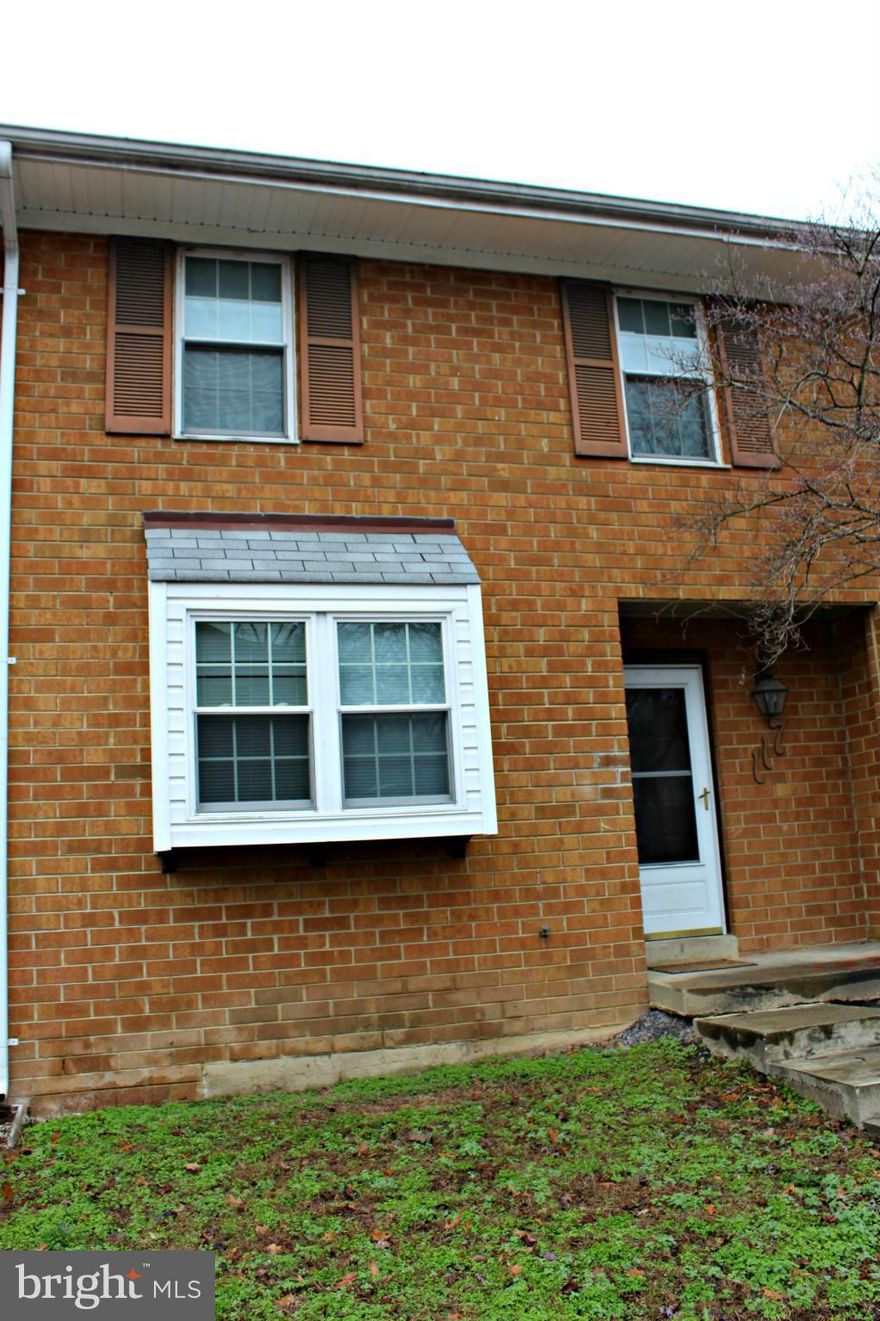 Lovely Town Home located in the heart of Stafford, minutes from Stafford Courthouse. 679 sq ft basement. Pets case by case.