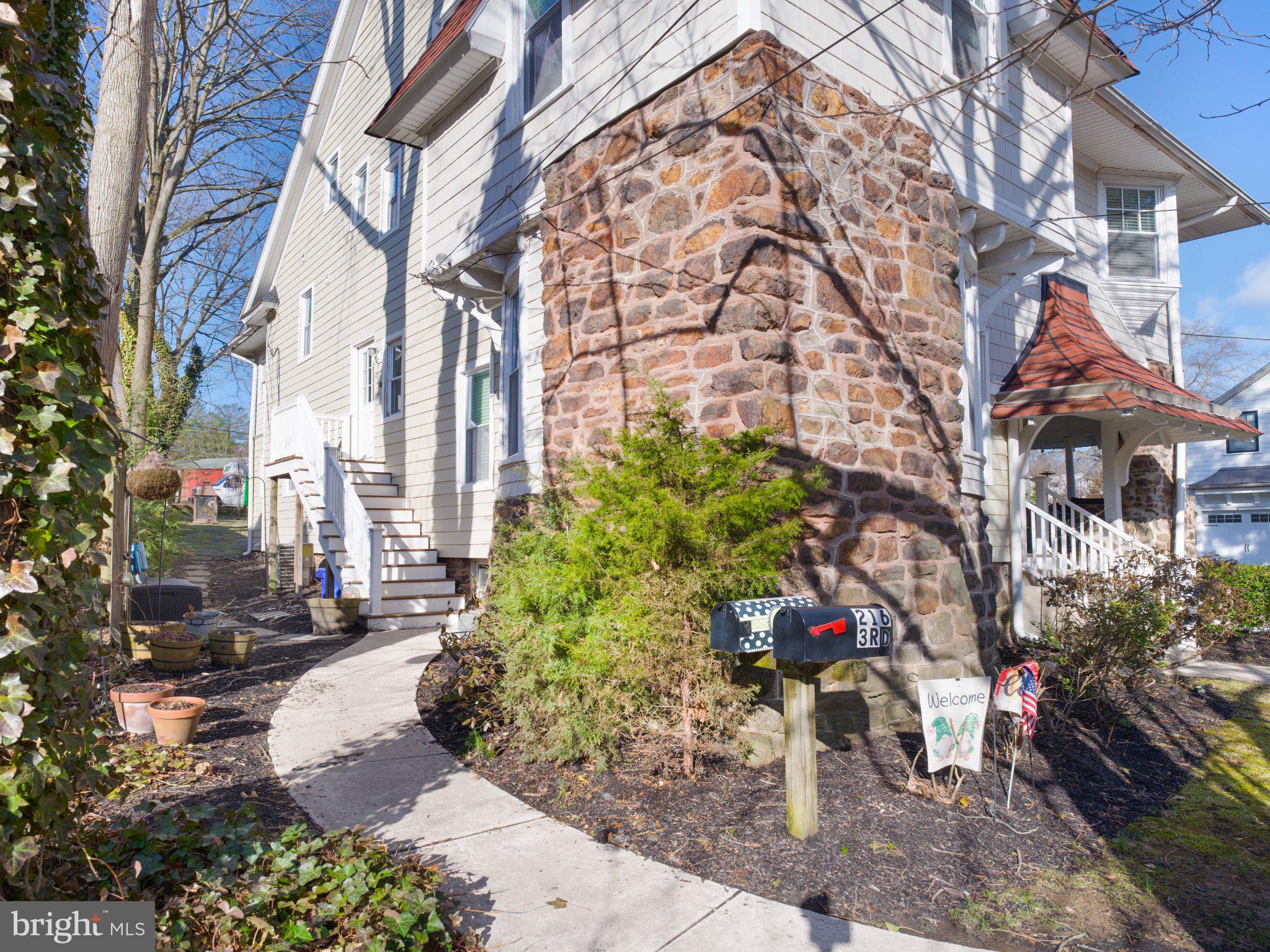 216 BLOOMINGDALE AVENUE