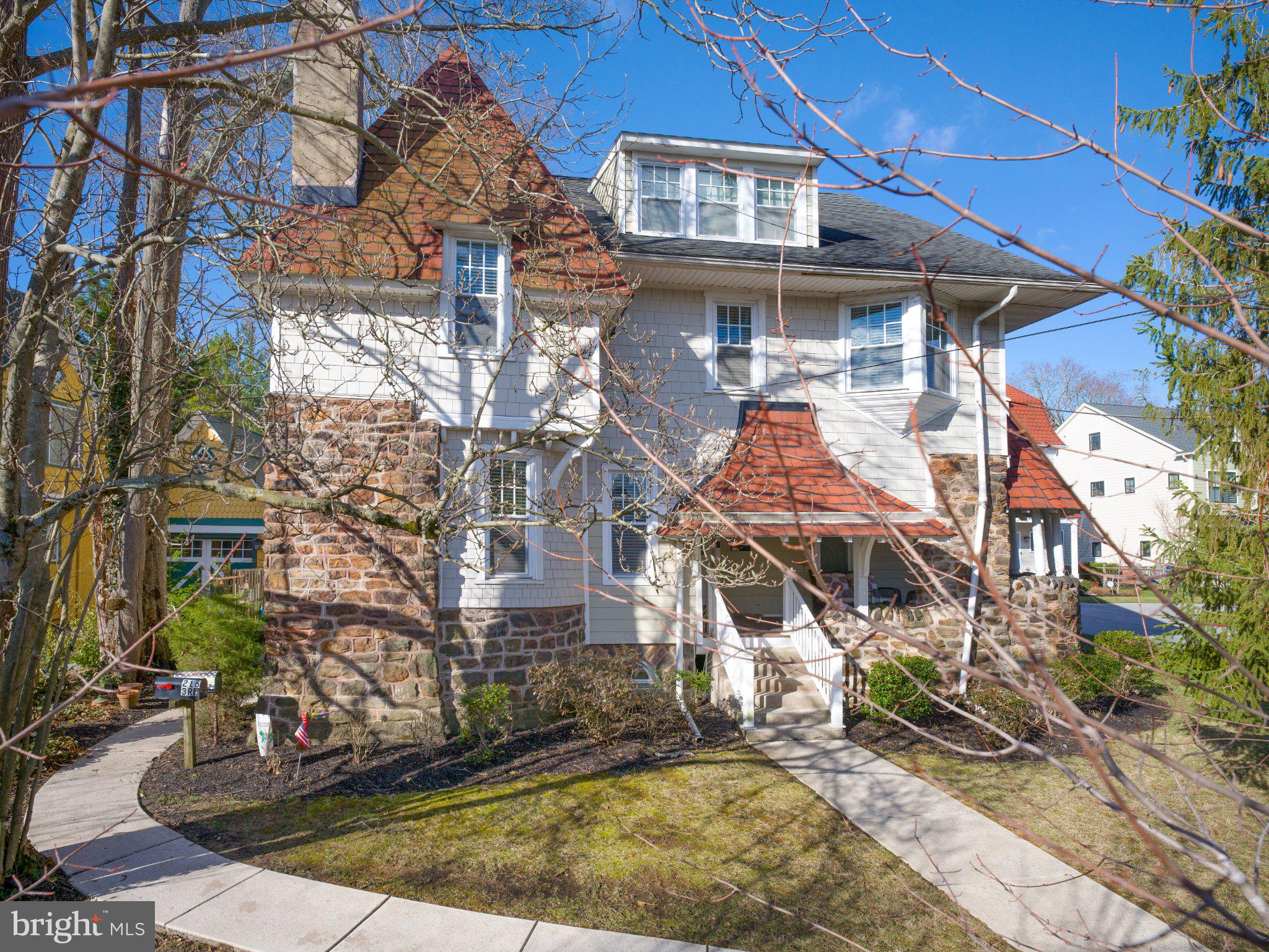 216 BLOOMINGDALE AVENUE