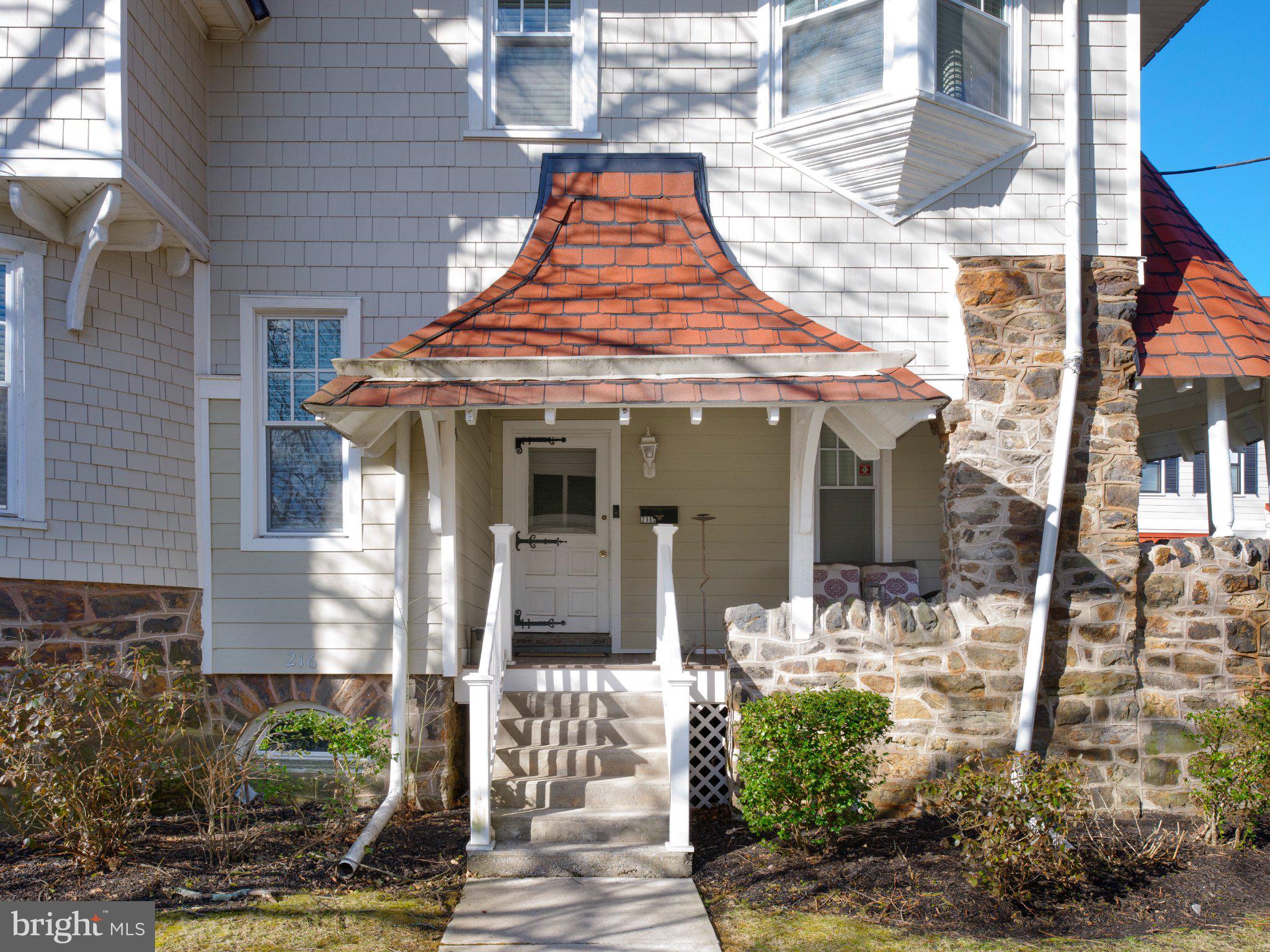 216 BLOOMINGDALE AVENUE