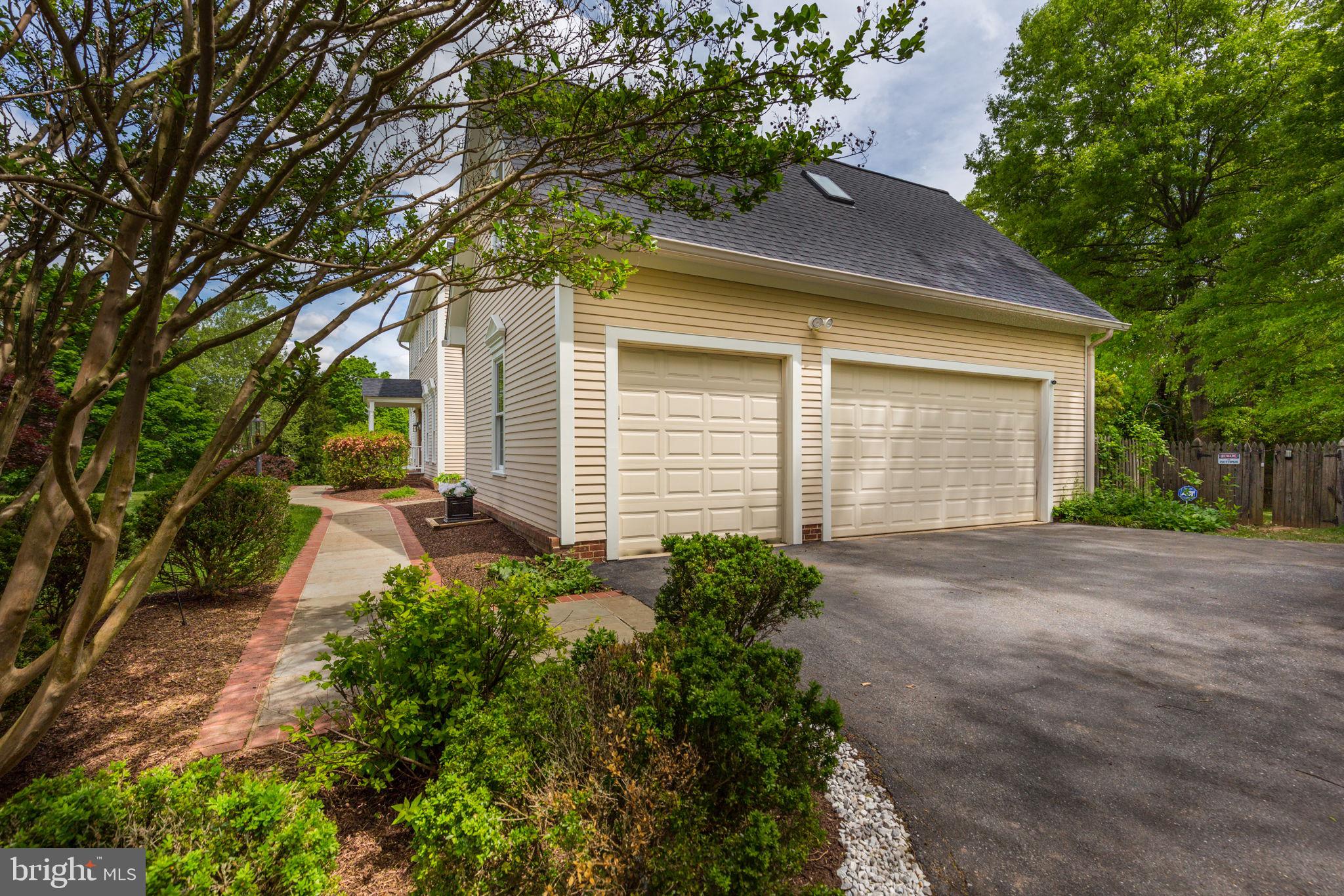 FOXLAIR ACRES - Residential Lease