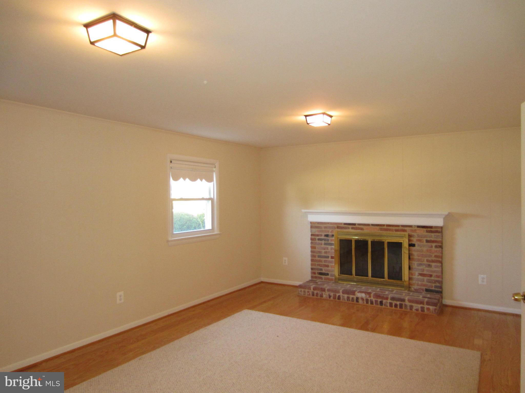 HICKORY KNOLL - Residential Lease