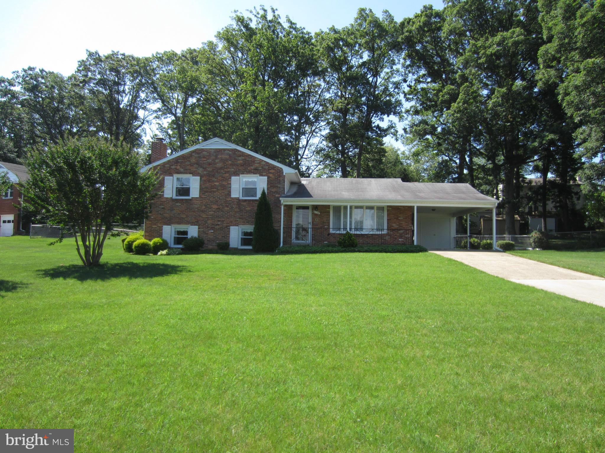 HICKORY KNOLL - Residential Lease