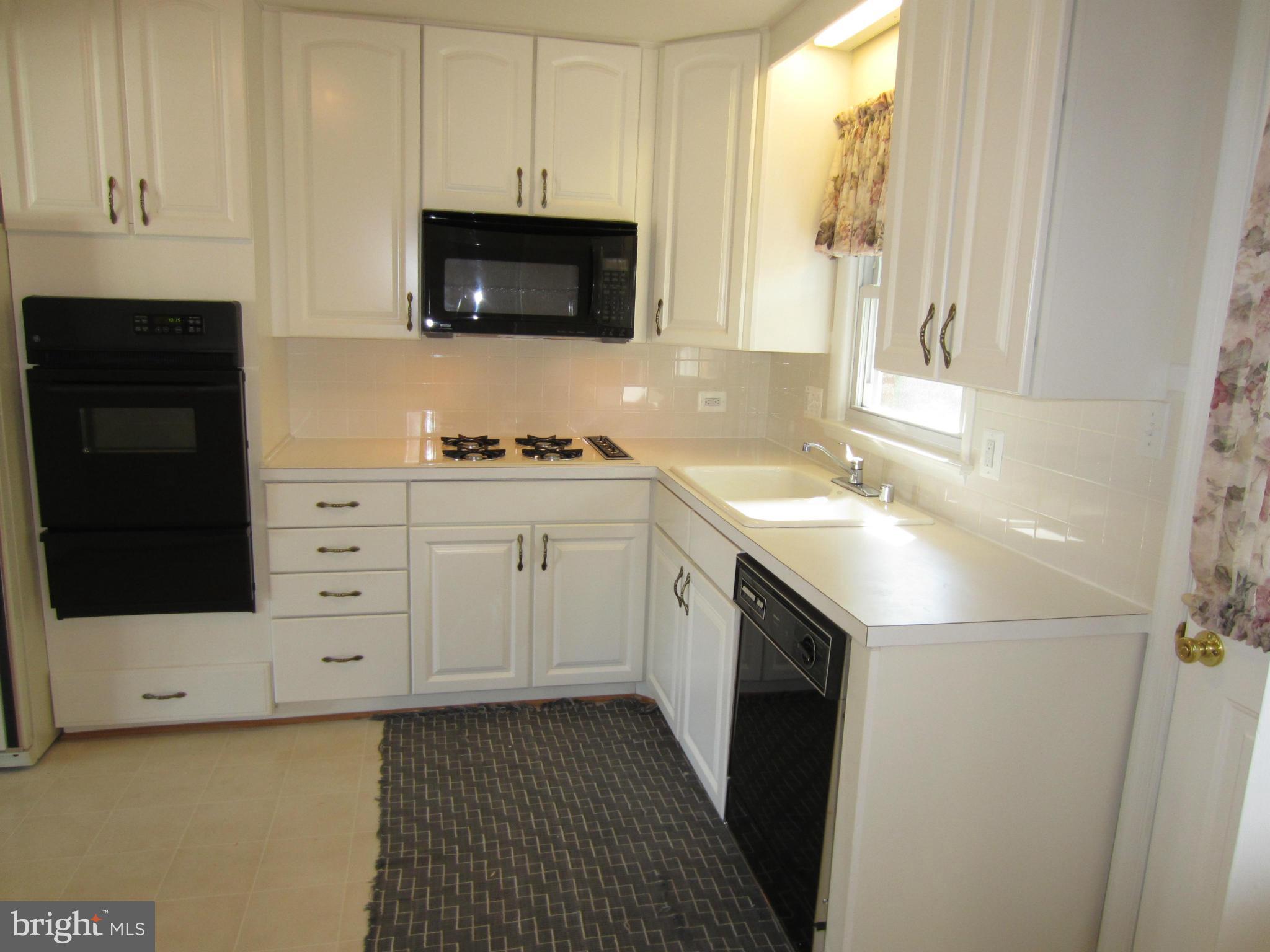 HICKORY KNOLL - Residential Lease