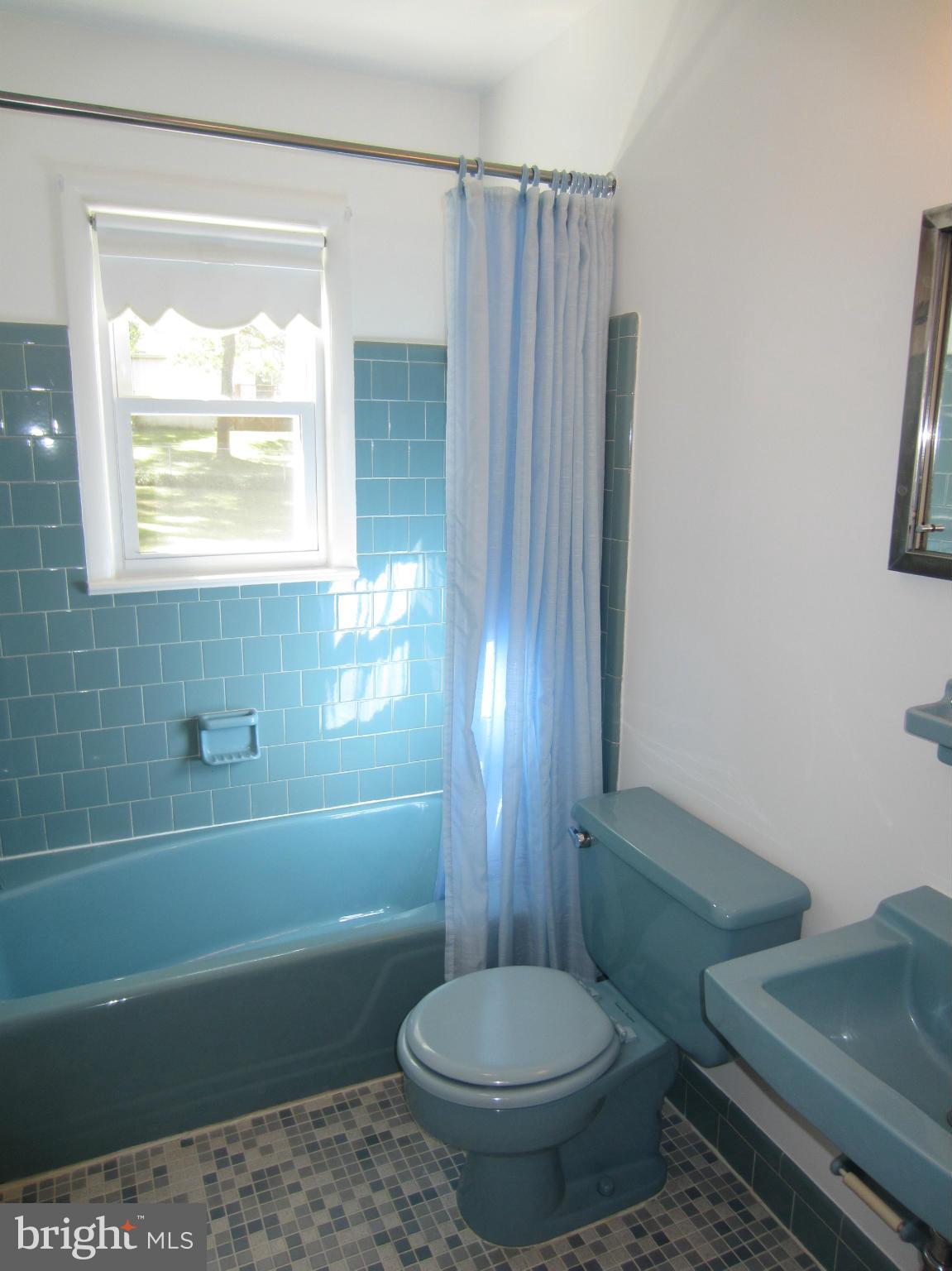 HICKORY KNOLL - Residential Lease