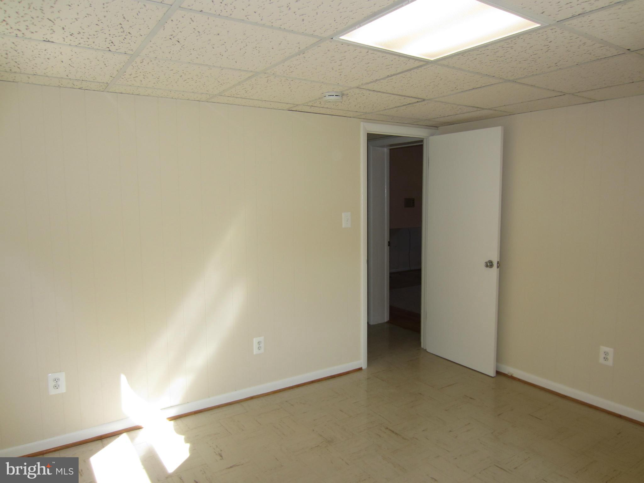 HICKORY KNOLL - Residential Lease