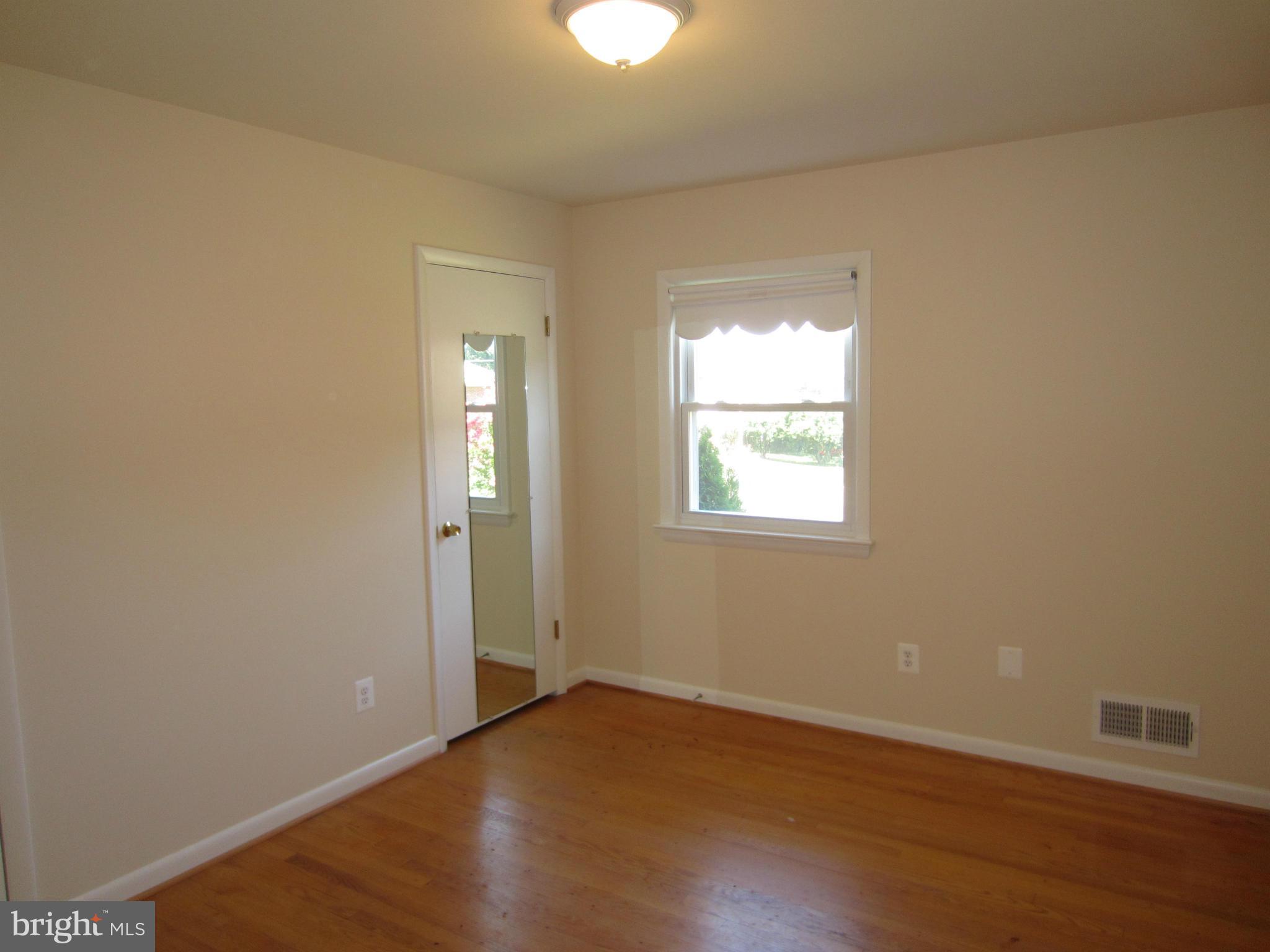 HICKORY KNOLL - Residential Lease