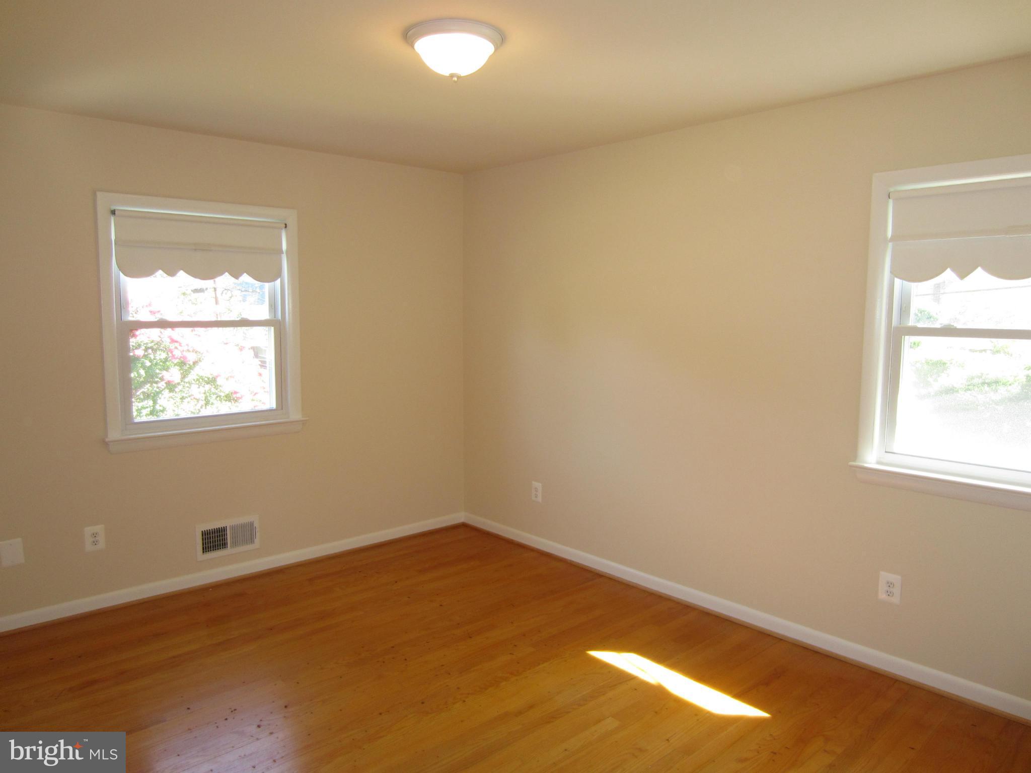 HICKORY KNOLL - Residential Lease